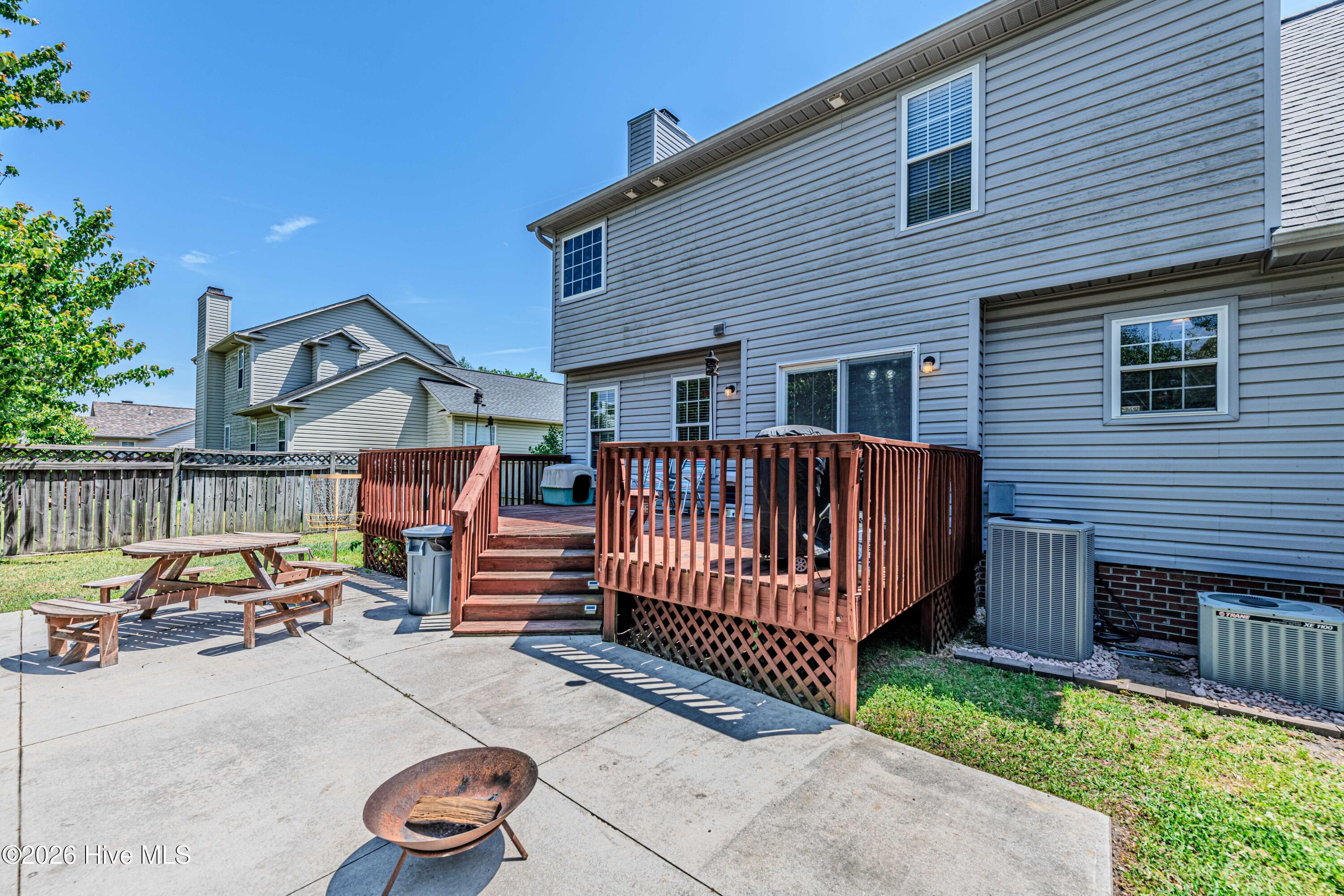 100569182 | Photo 57