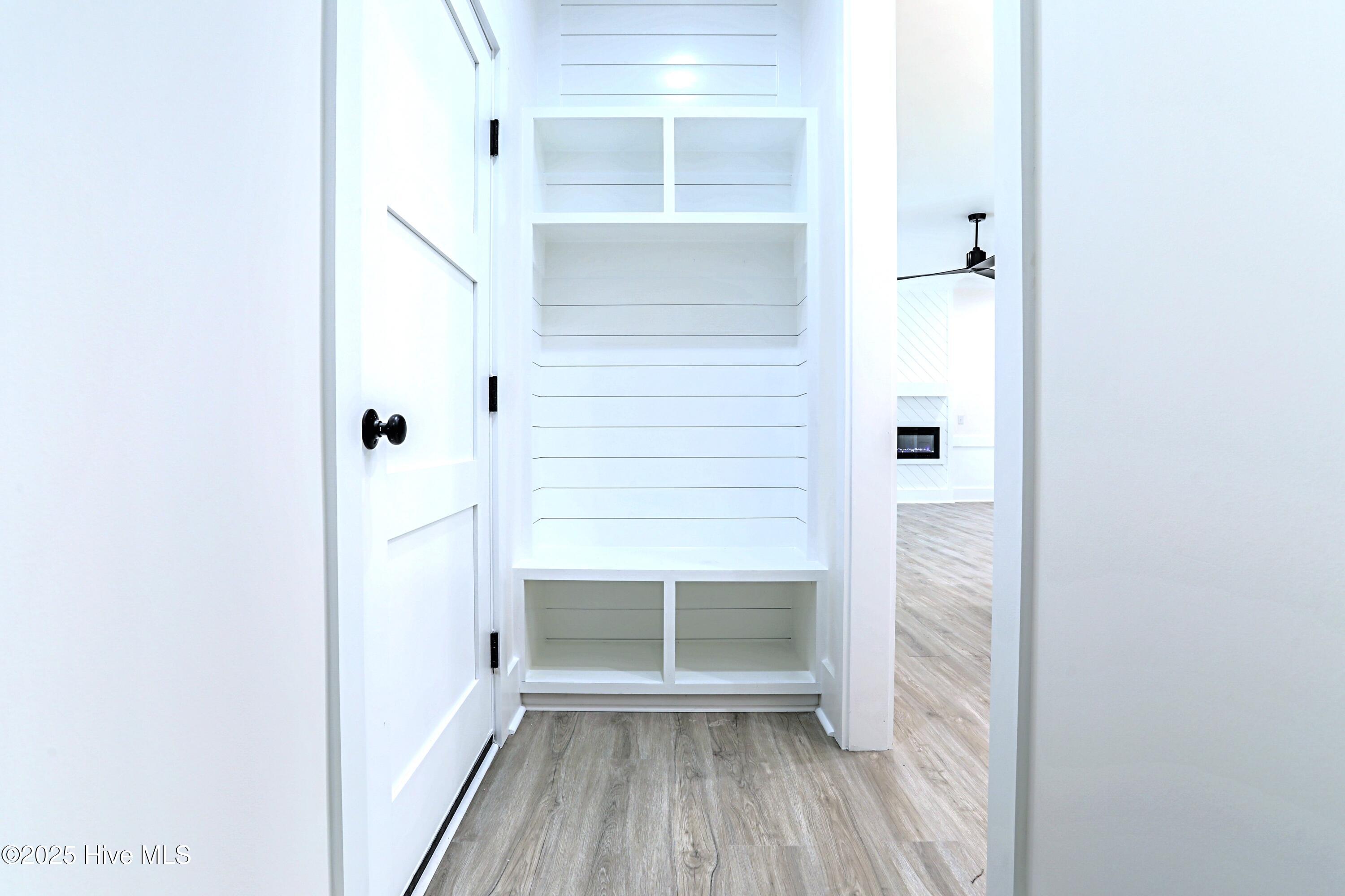 100535738 | Photo 42