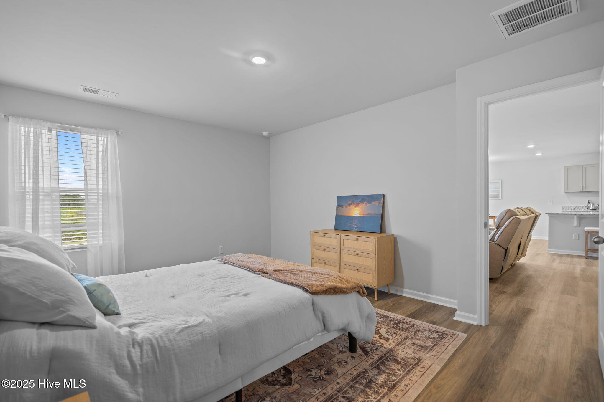 100532150 | Photo 37