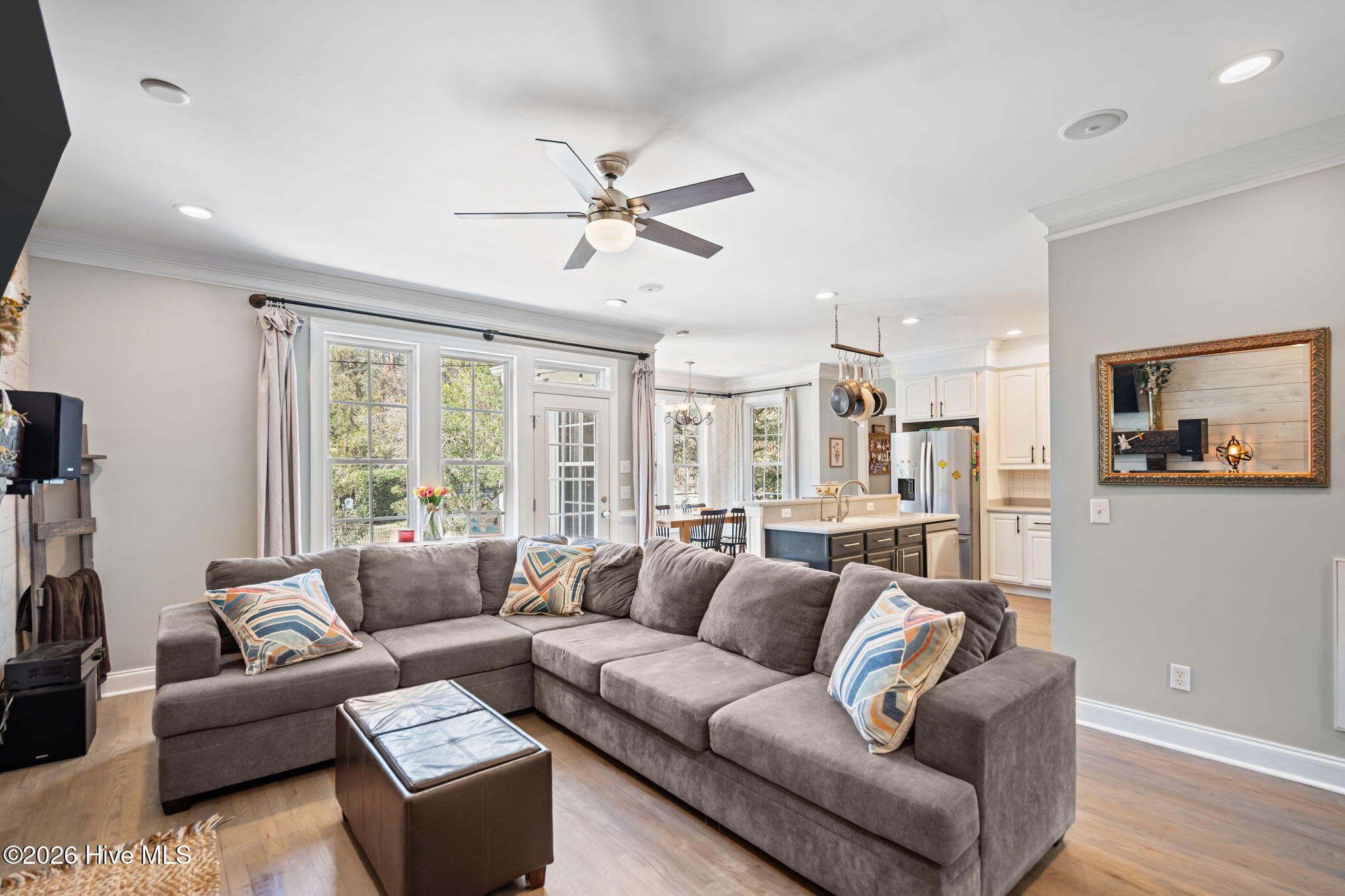 100558243 | Photo 21