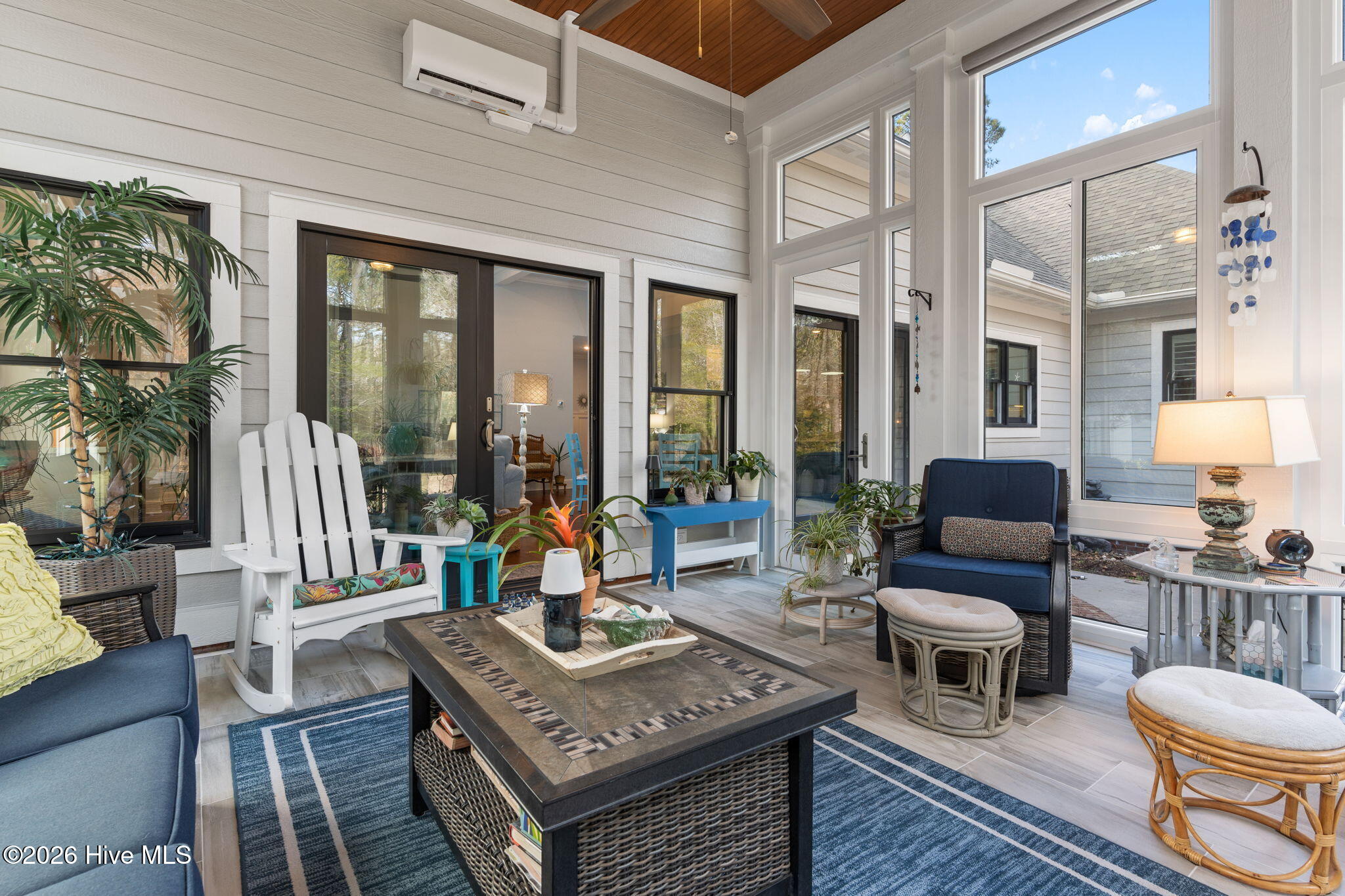 100560975 | Photo 32