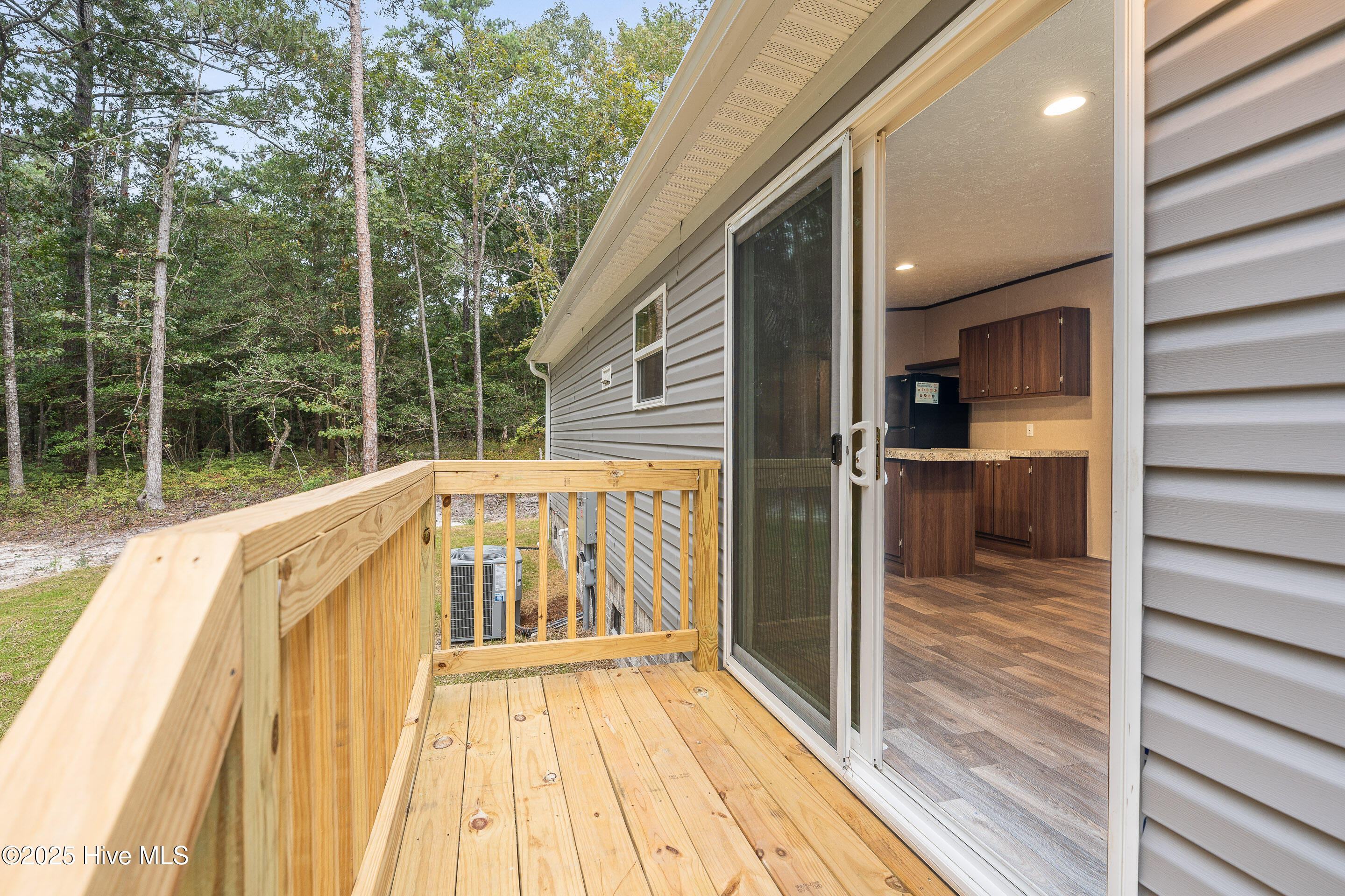 100532325 | Photo 26