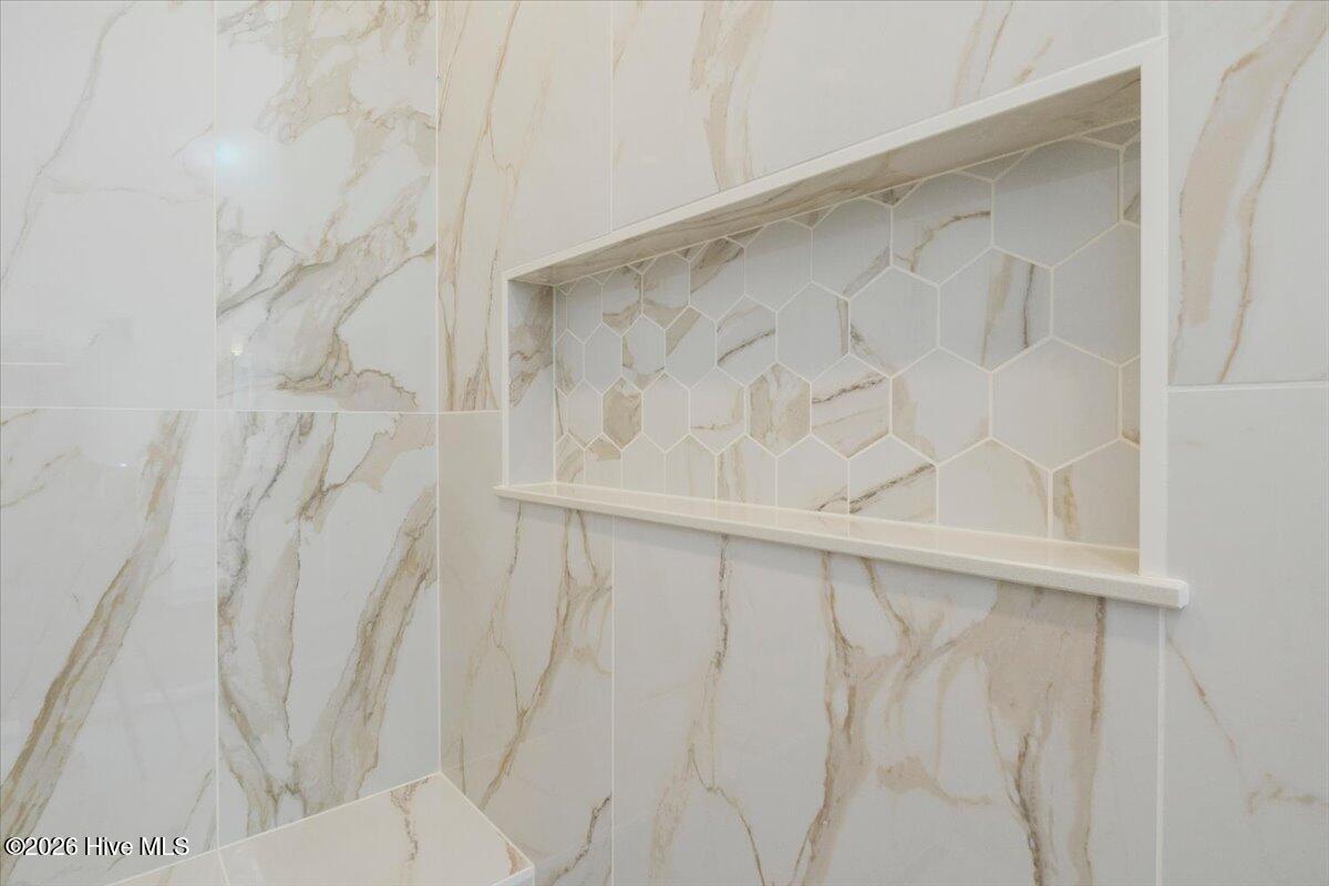 100567087 | Photo 43