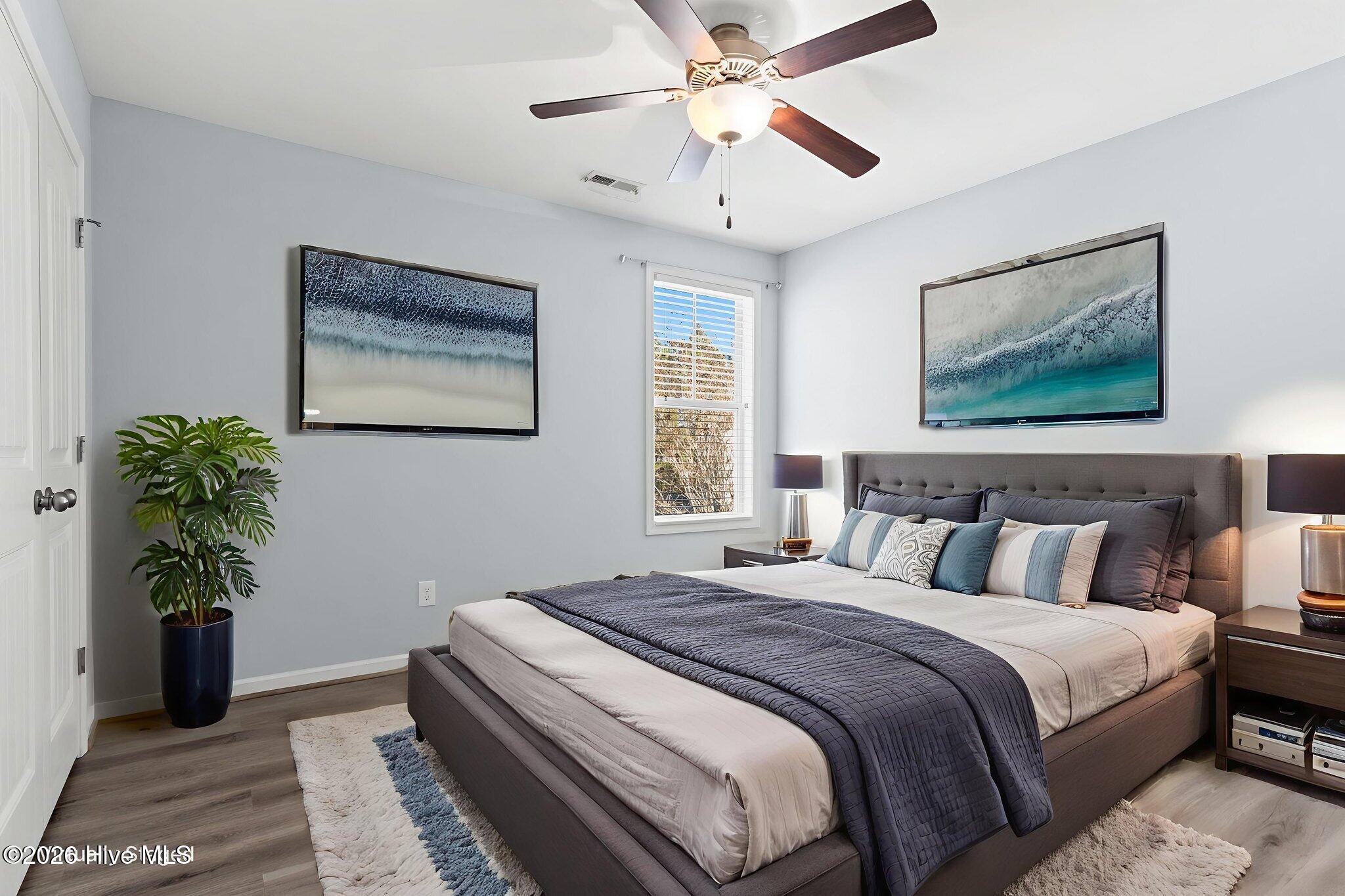 100548776 | Photo 33