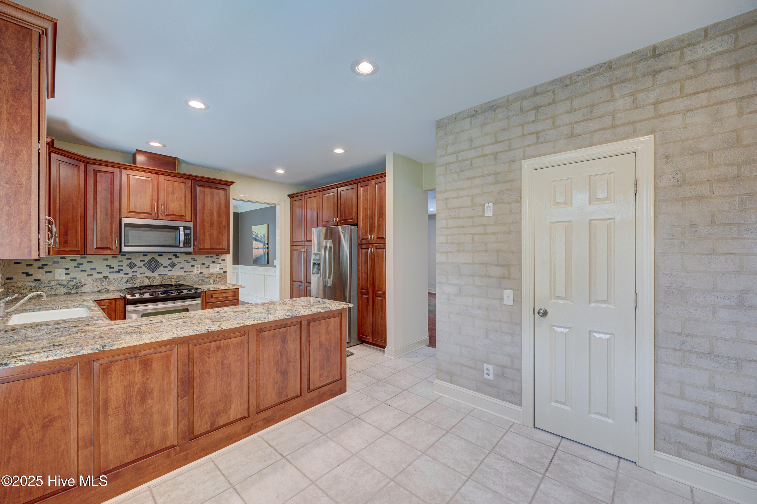 100524082 | Photo 18