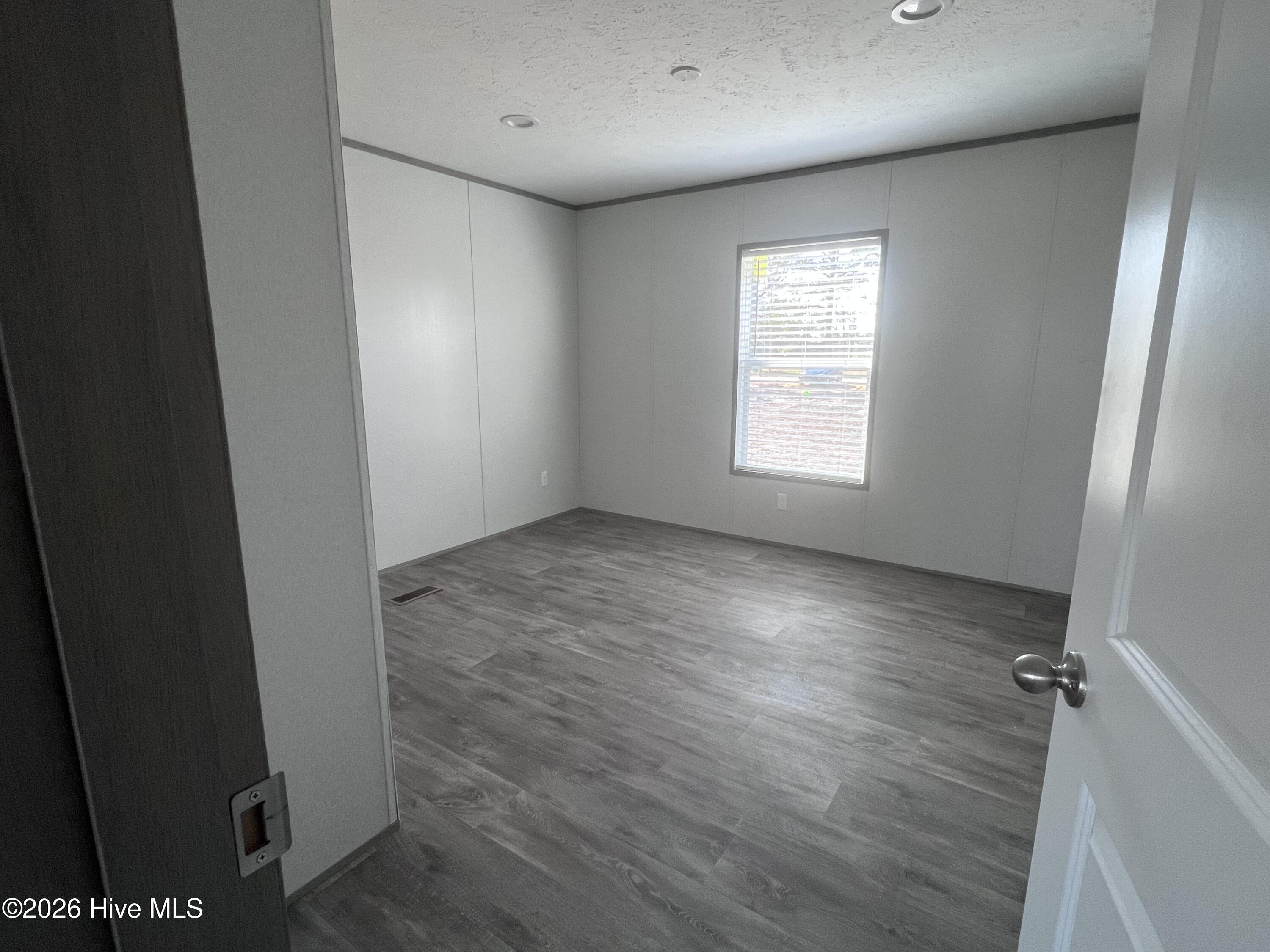 100557595 | Photo 11