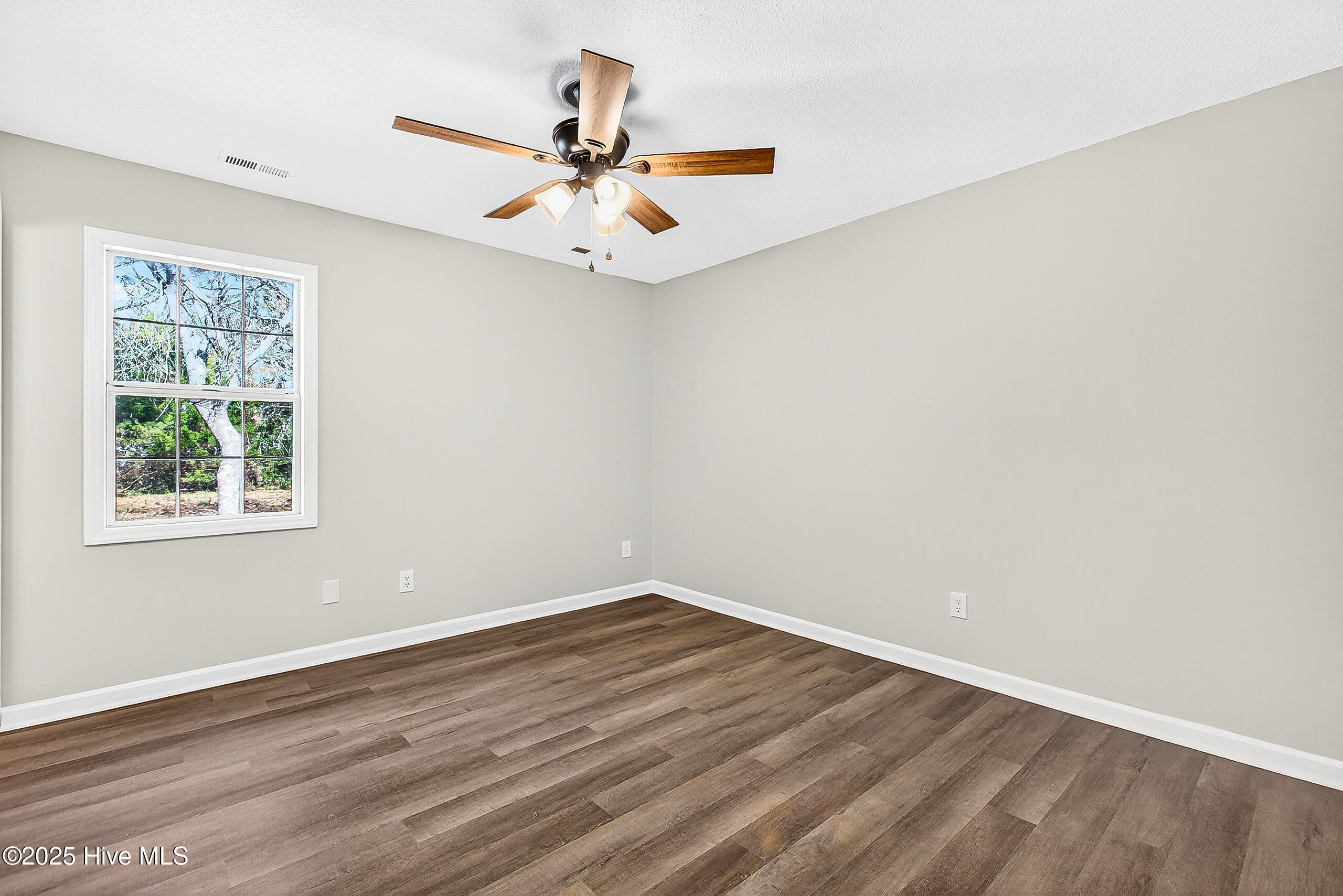 100543296 | Photo 14