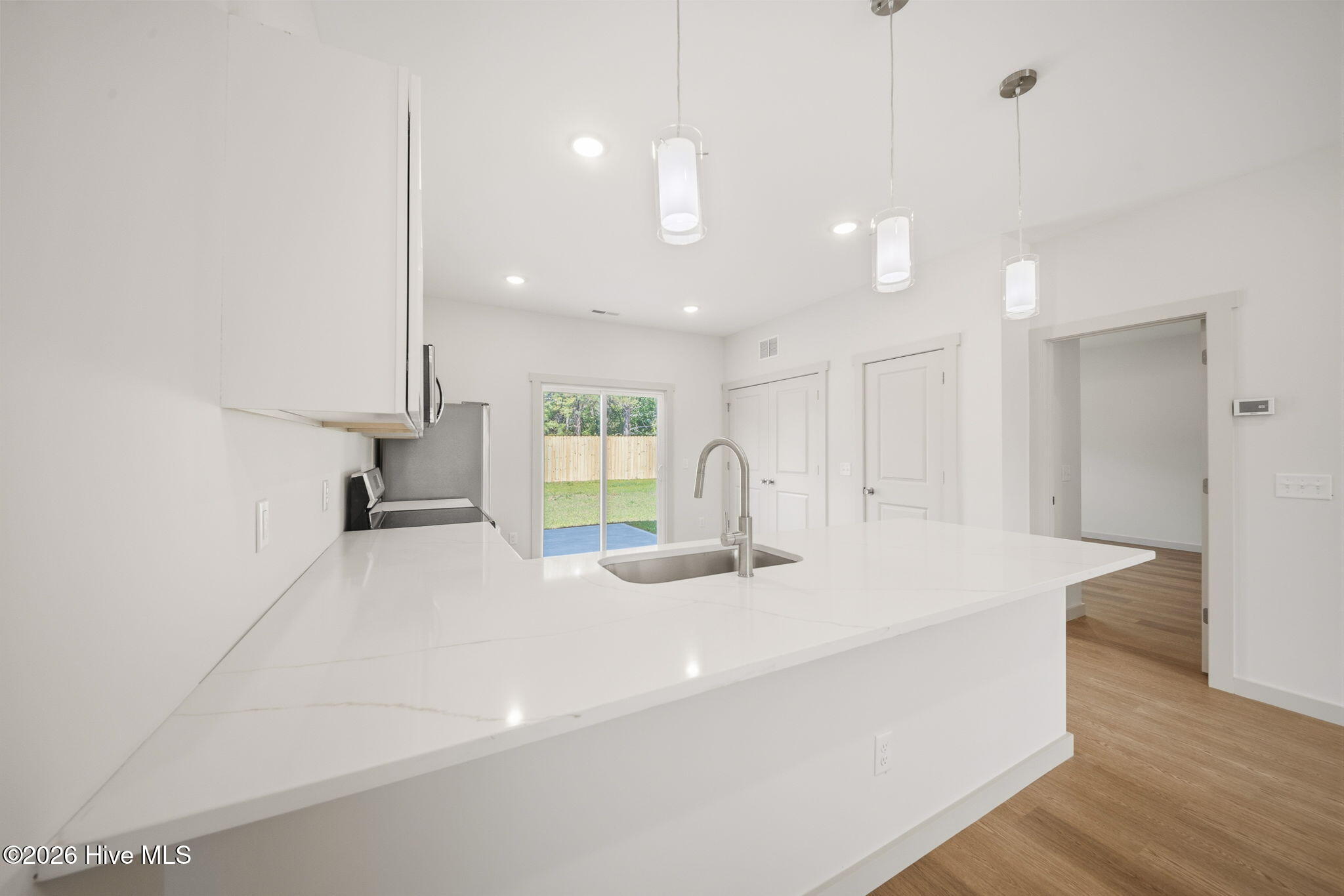 100562147 | Photo 12