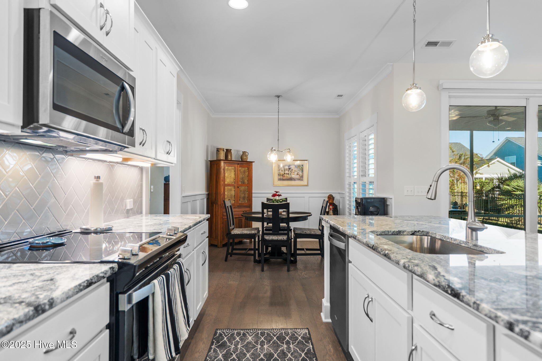 100537659 | Photo 13