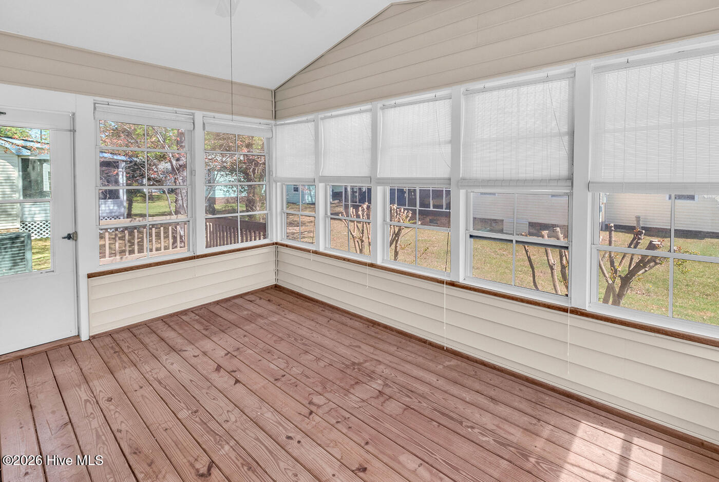 100563985 | Photo 20