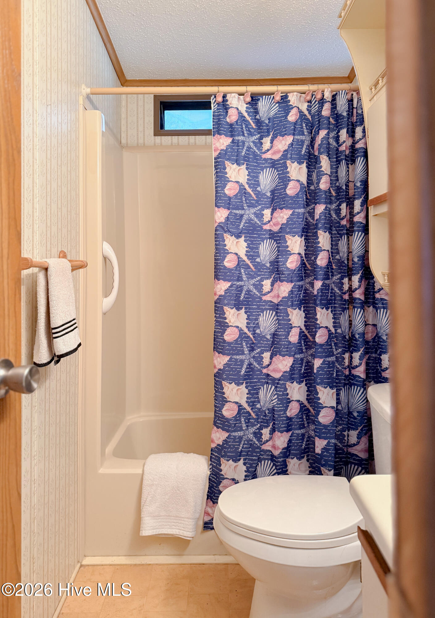 100563984 | Photo 46