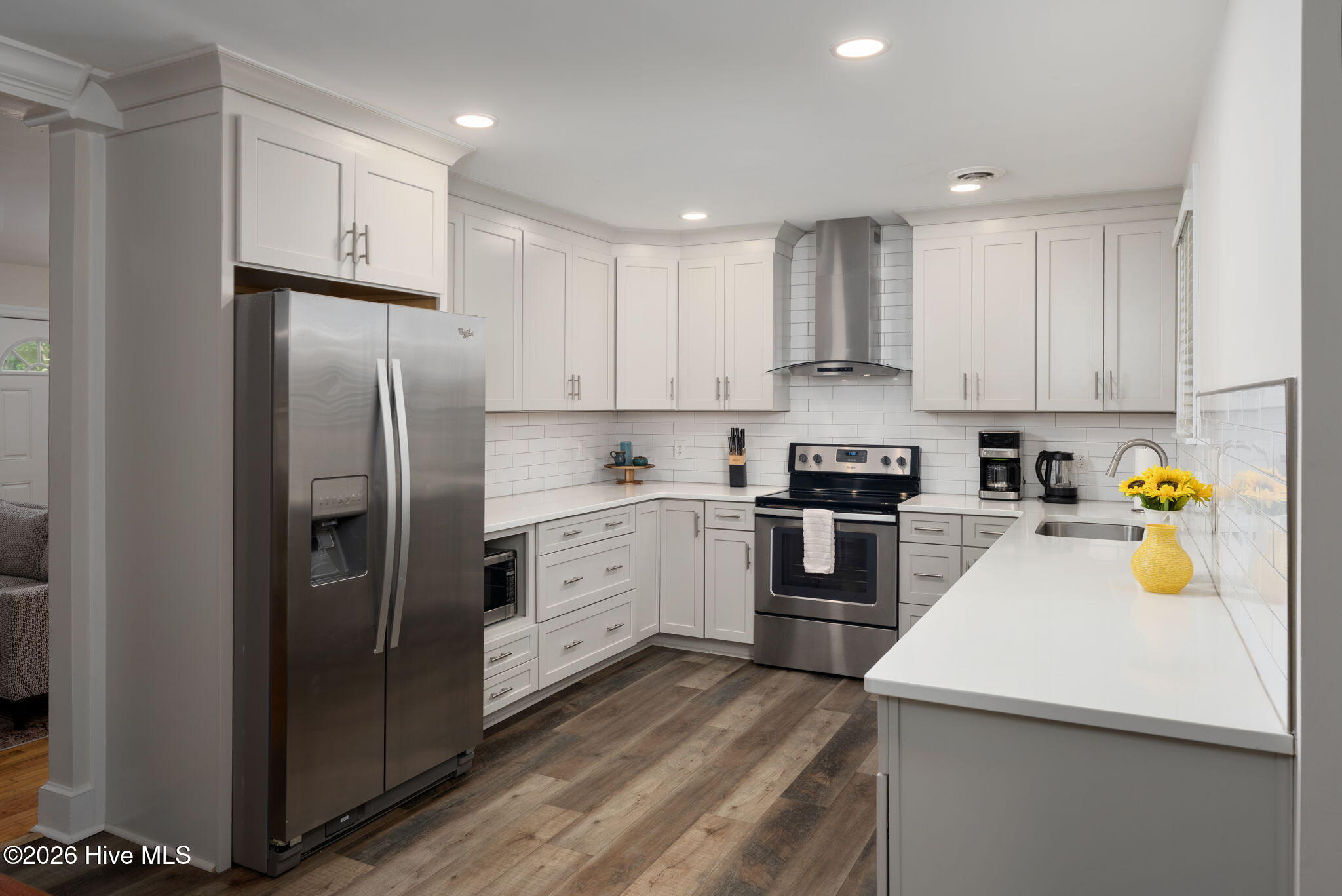 100566182 | Photo 12