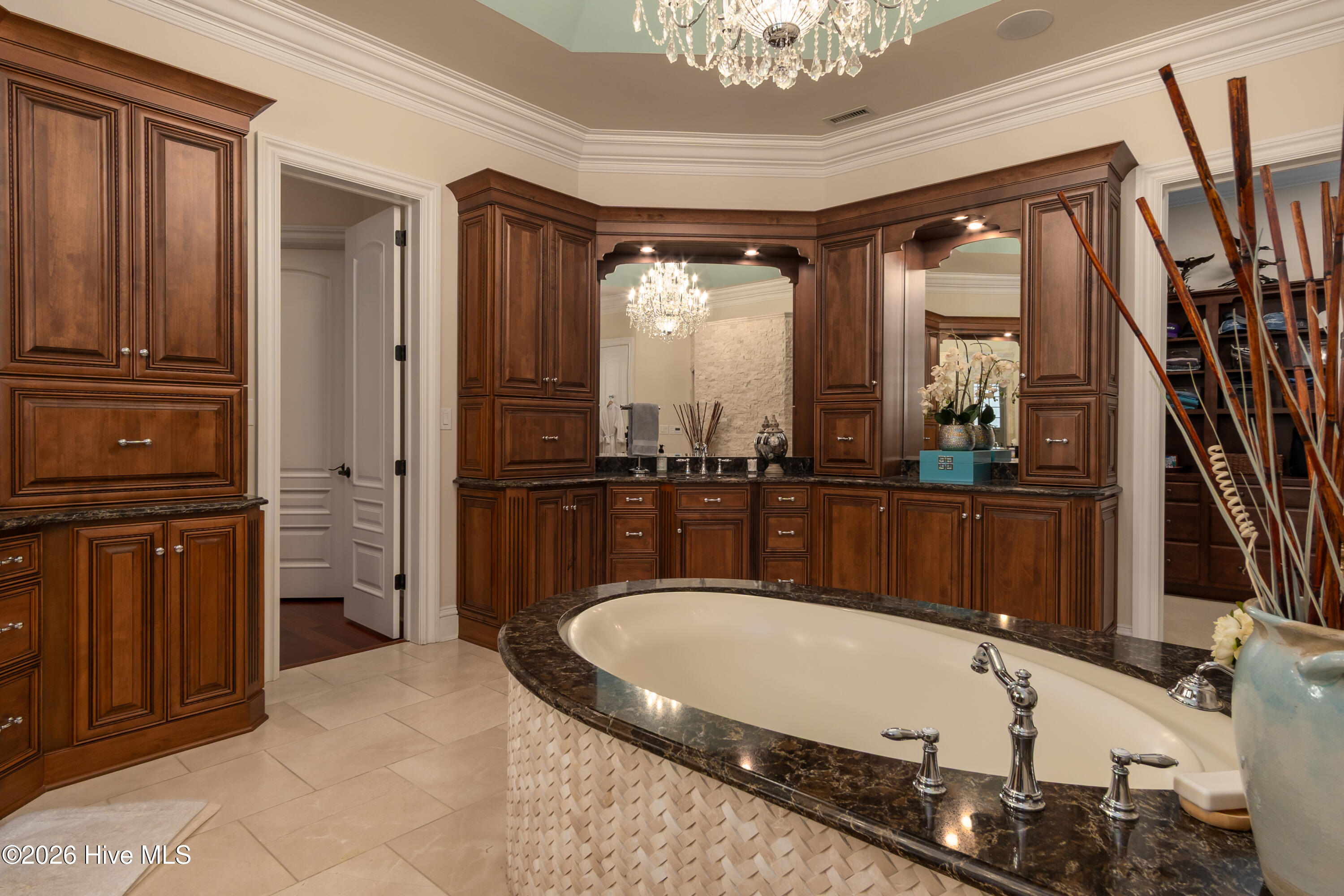 100550947 | Photo 43