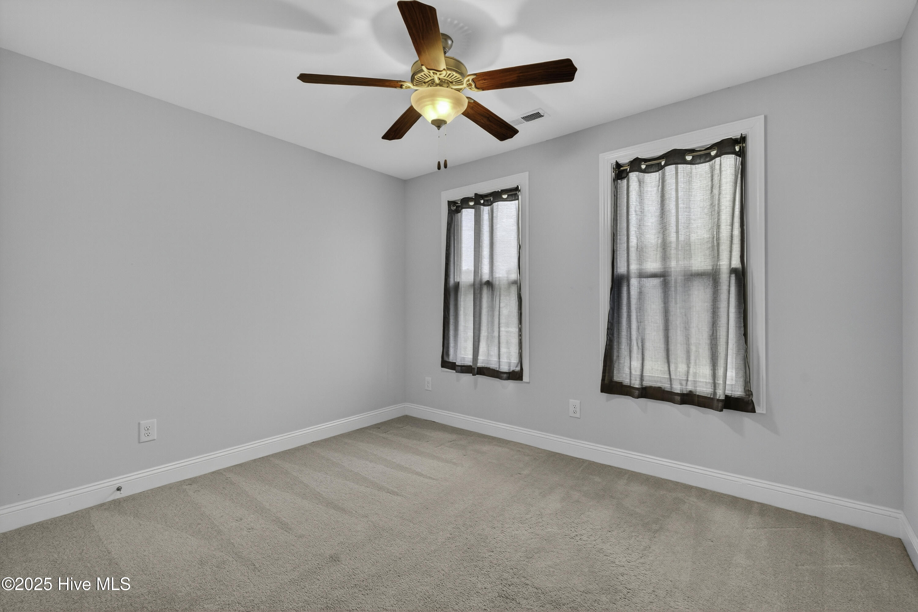 100536427 | Photo 36