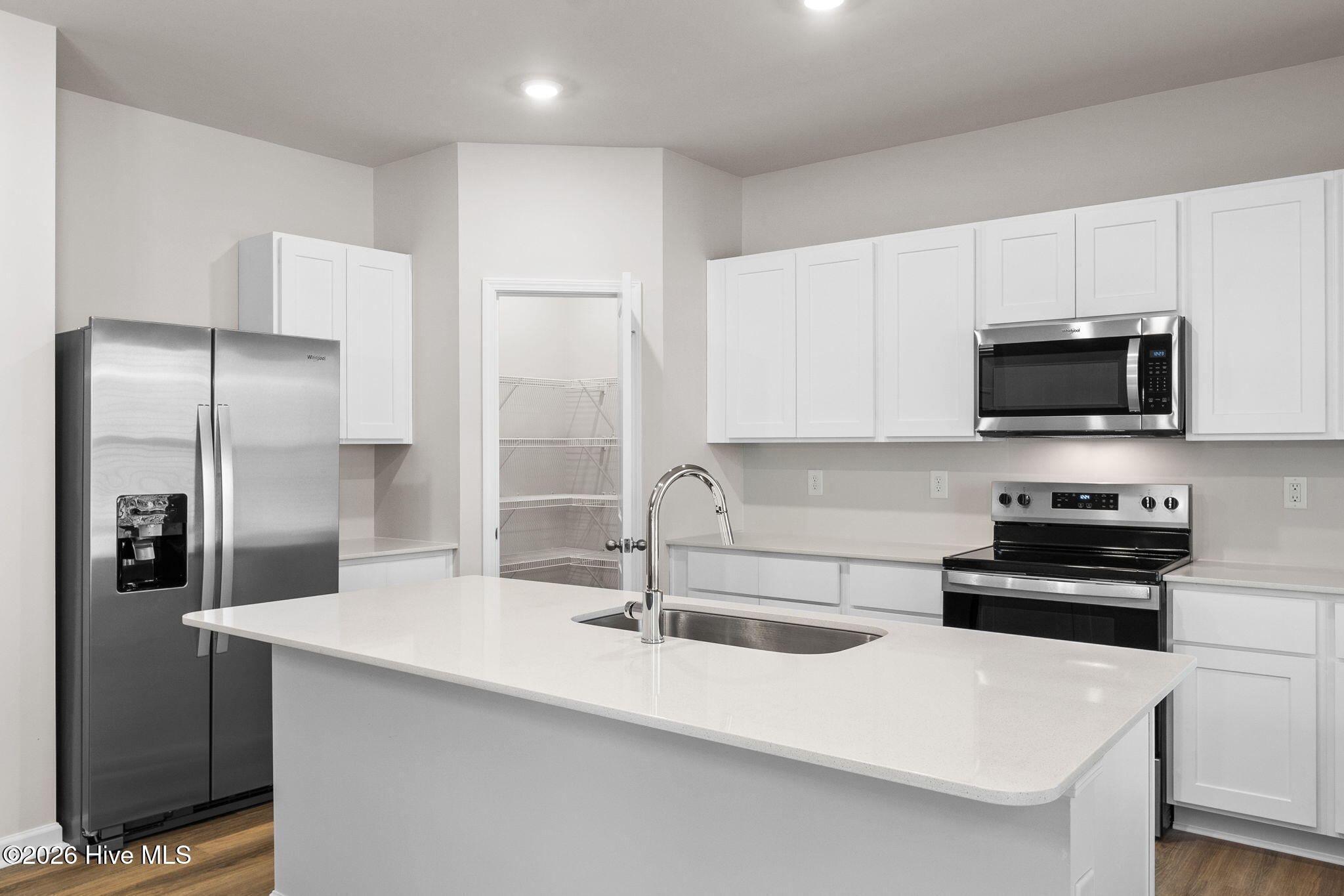 100519068 | Photo 17