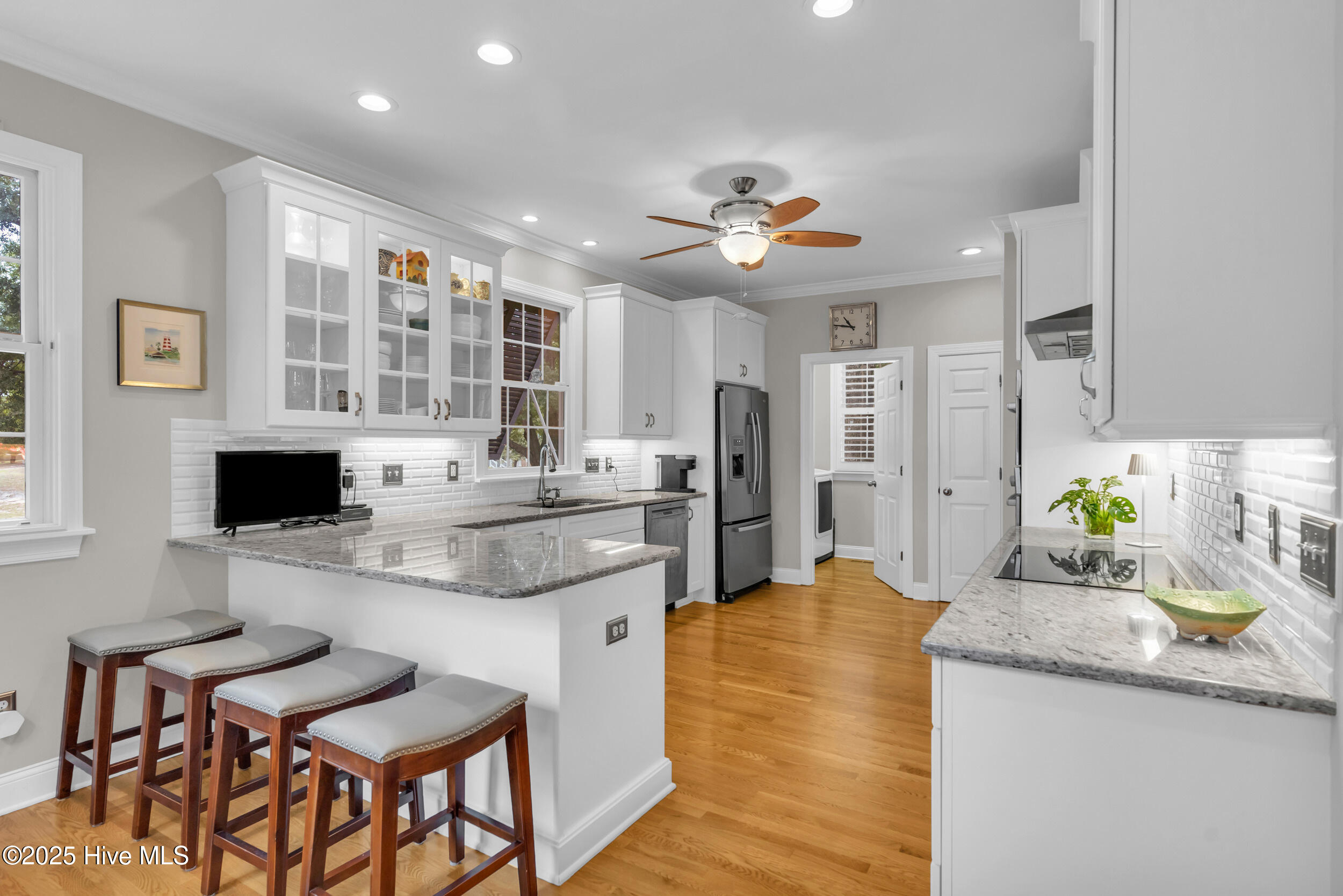 100537749 | Photo 14