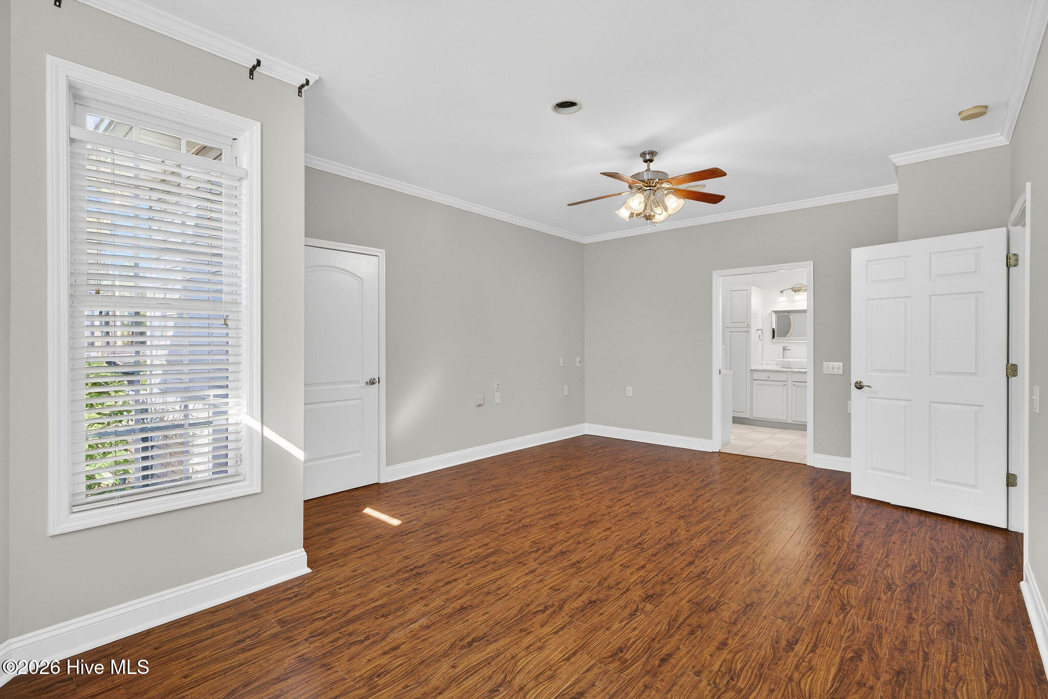 100549331 | Photo 45