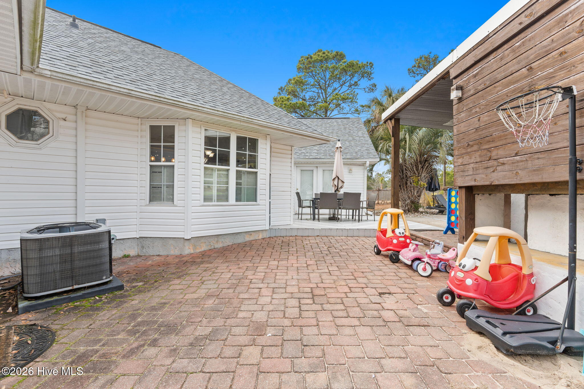 100556346 | Photo 33