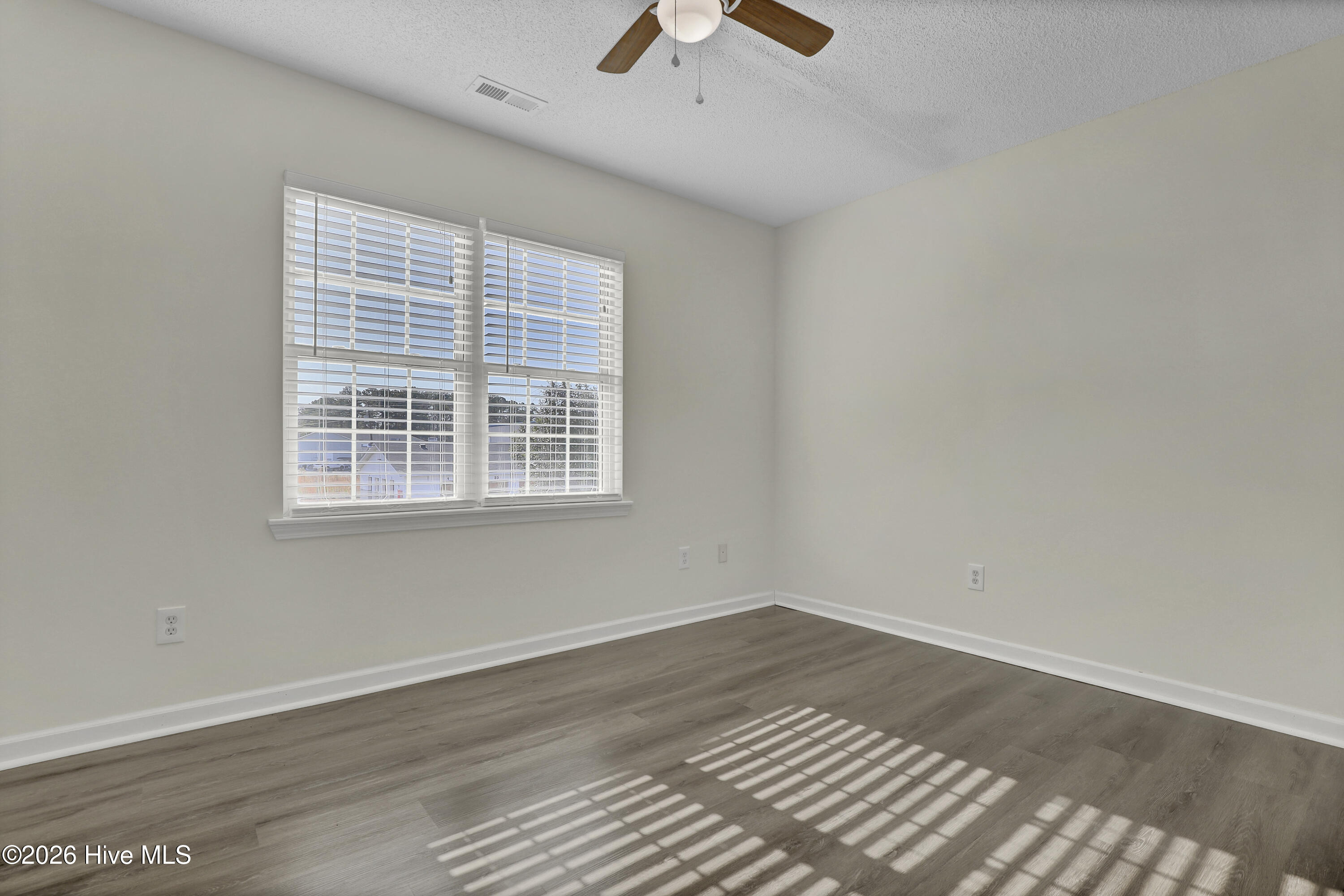 100546839 | Photo 12