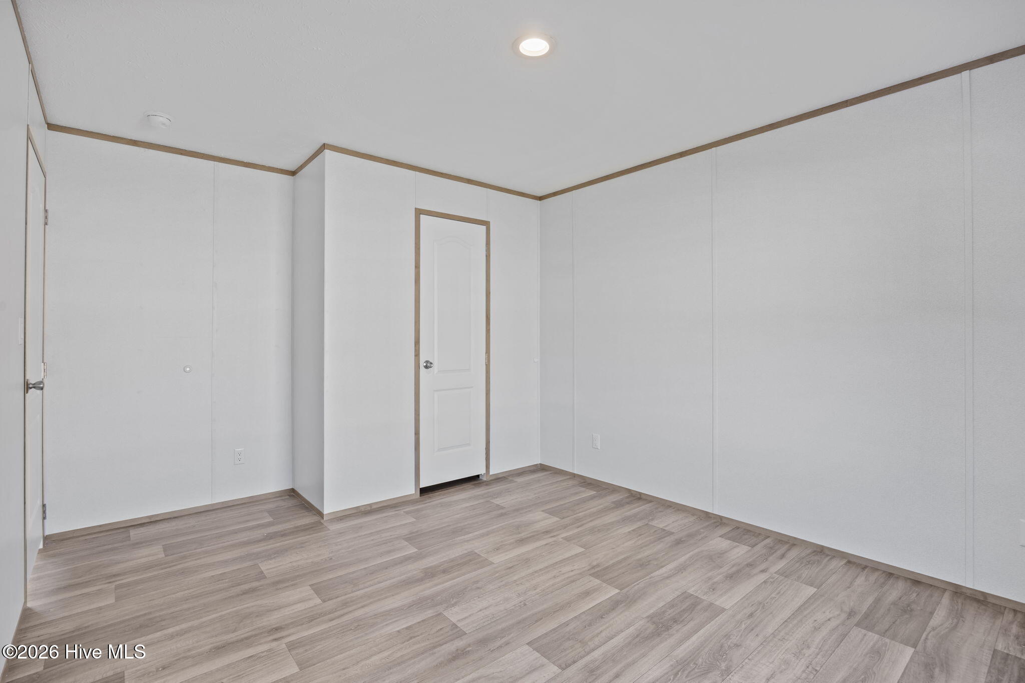 100561520 | Photo 25