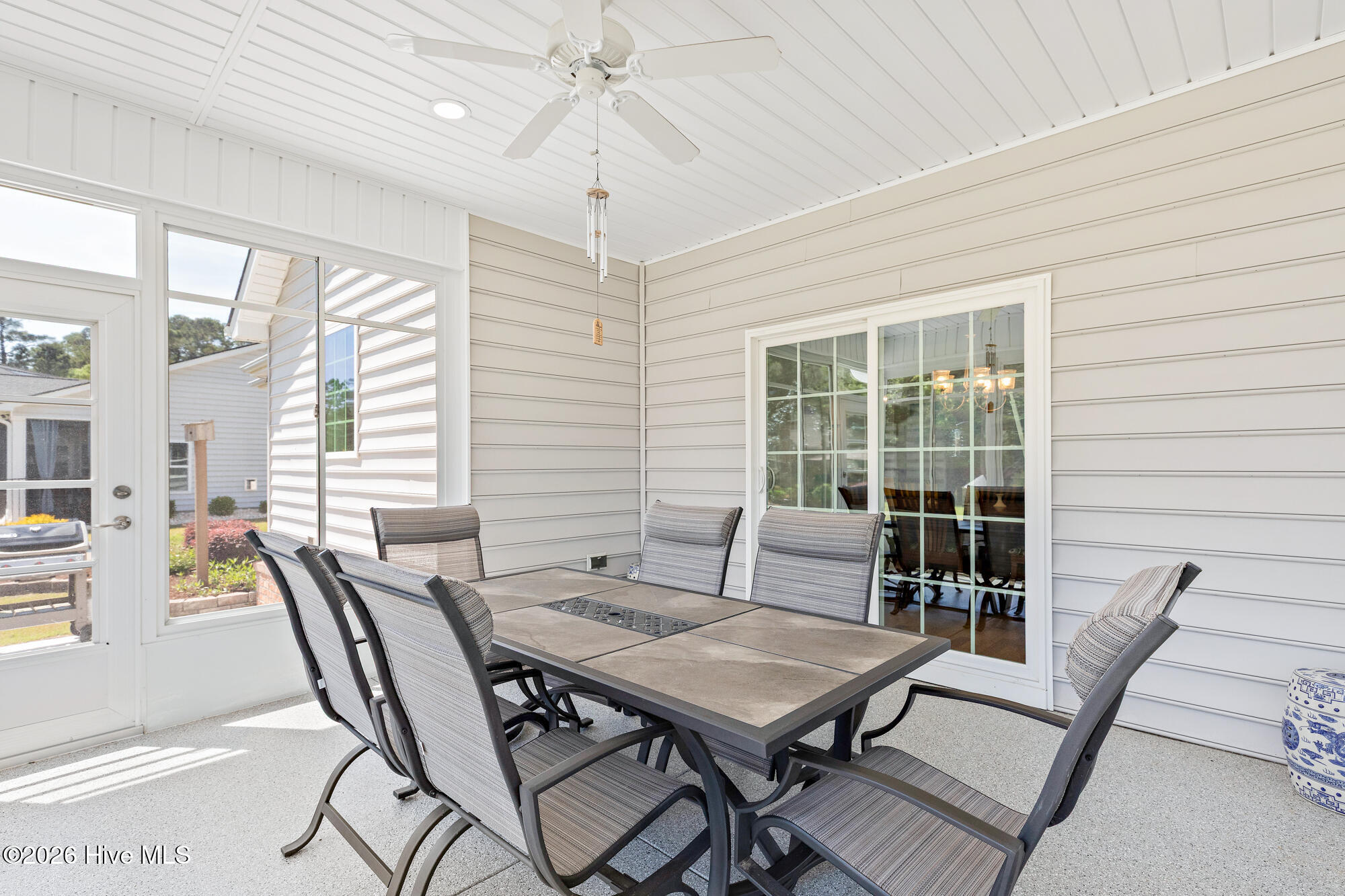 100567738 | Photo 19