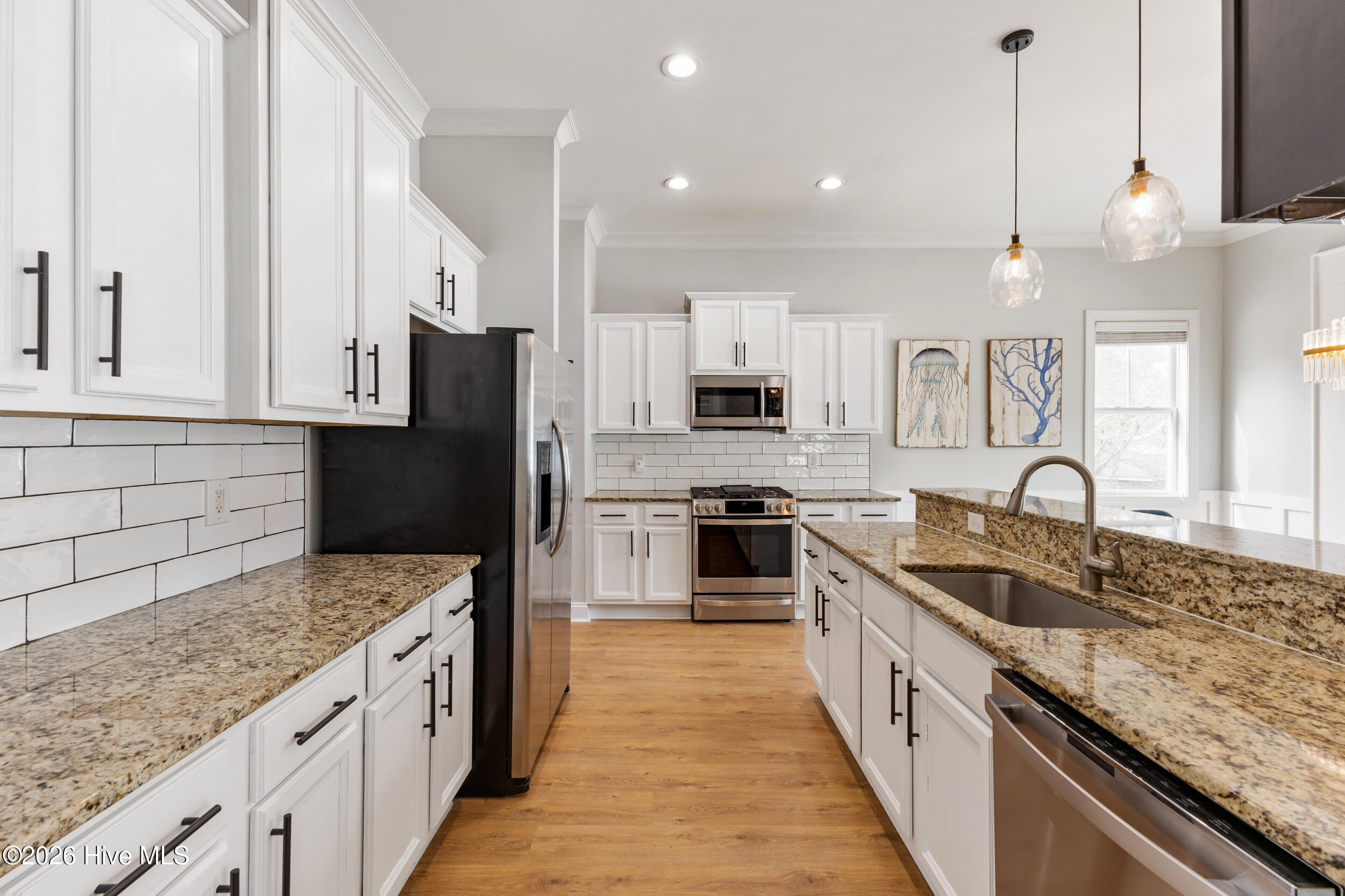 100557011 | Photo 18