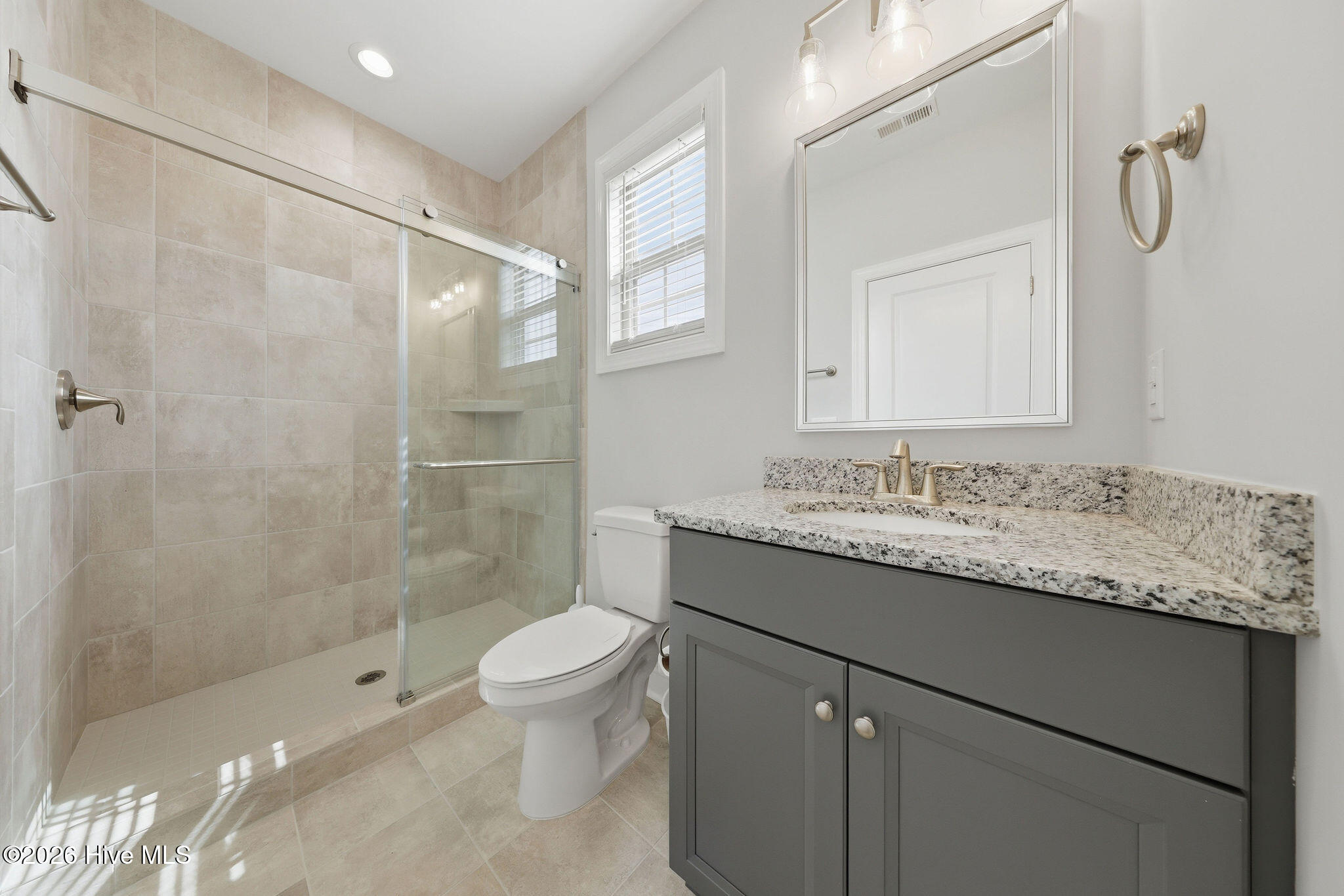 100564849 | Photo 50