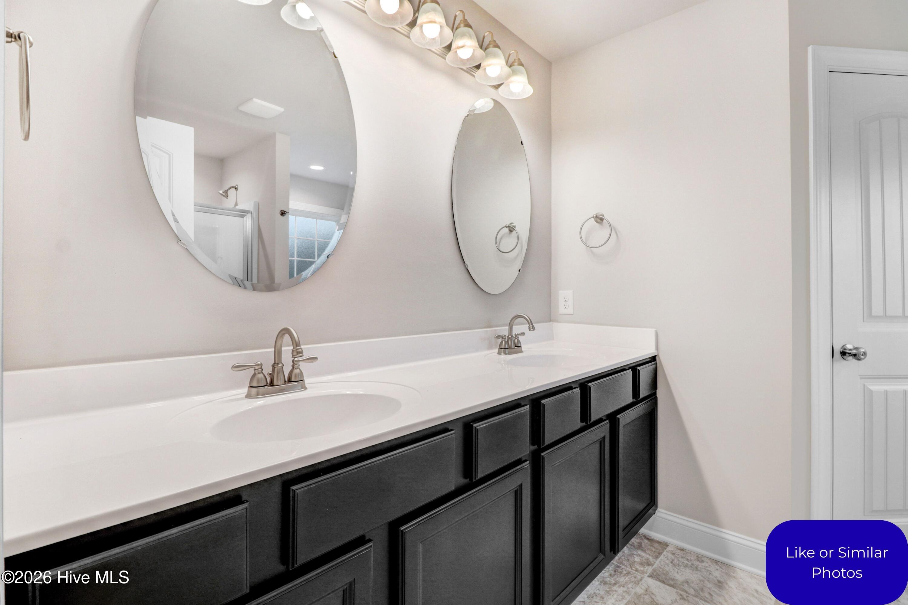 100570215 | Photo 26