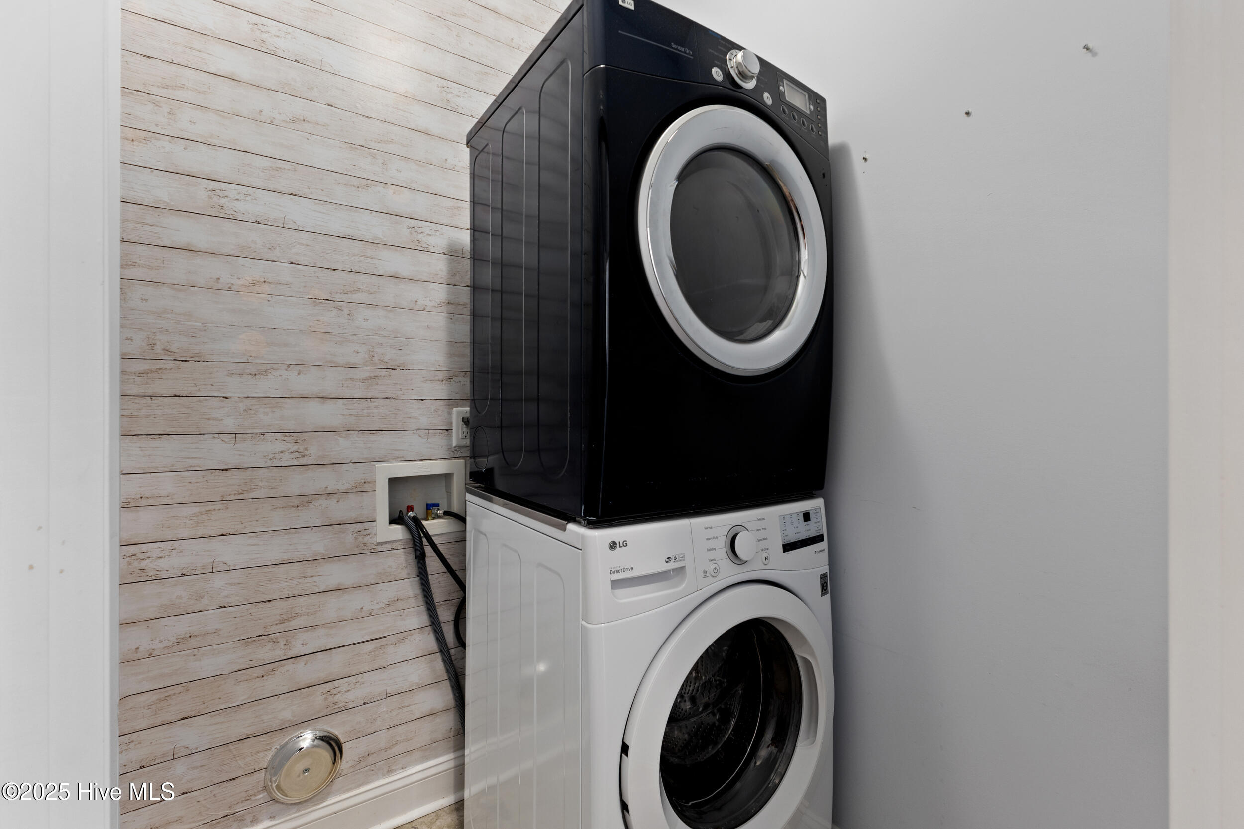 100533307 | Photo 38