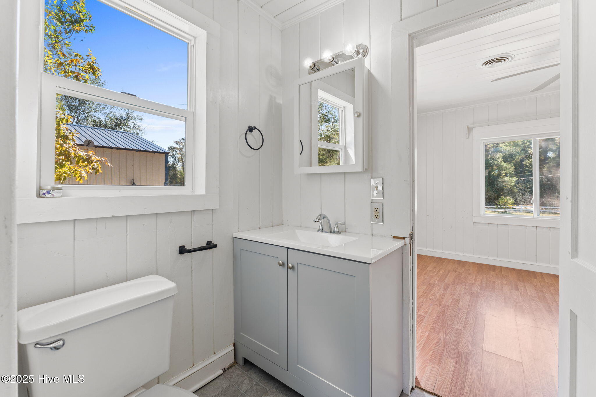 100534083 | Photo 13