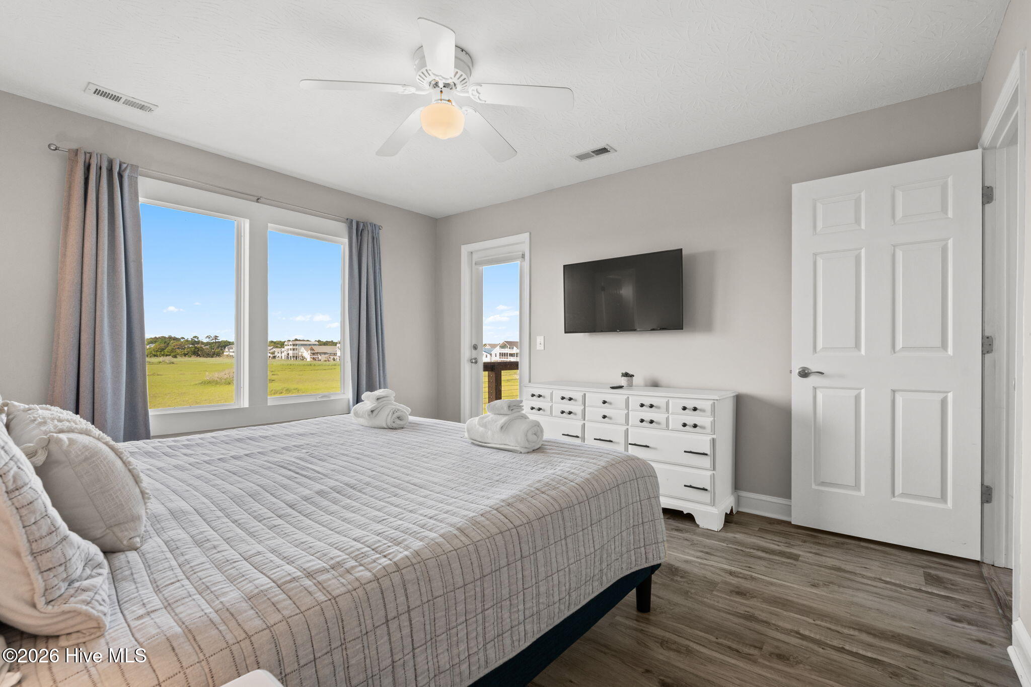 100568458 | Photo 49