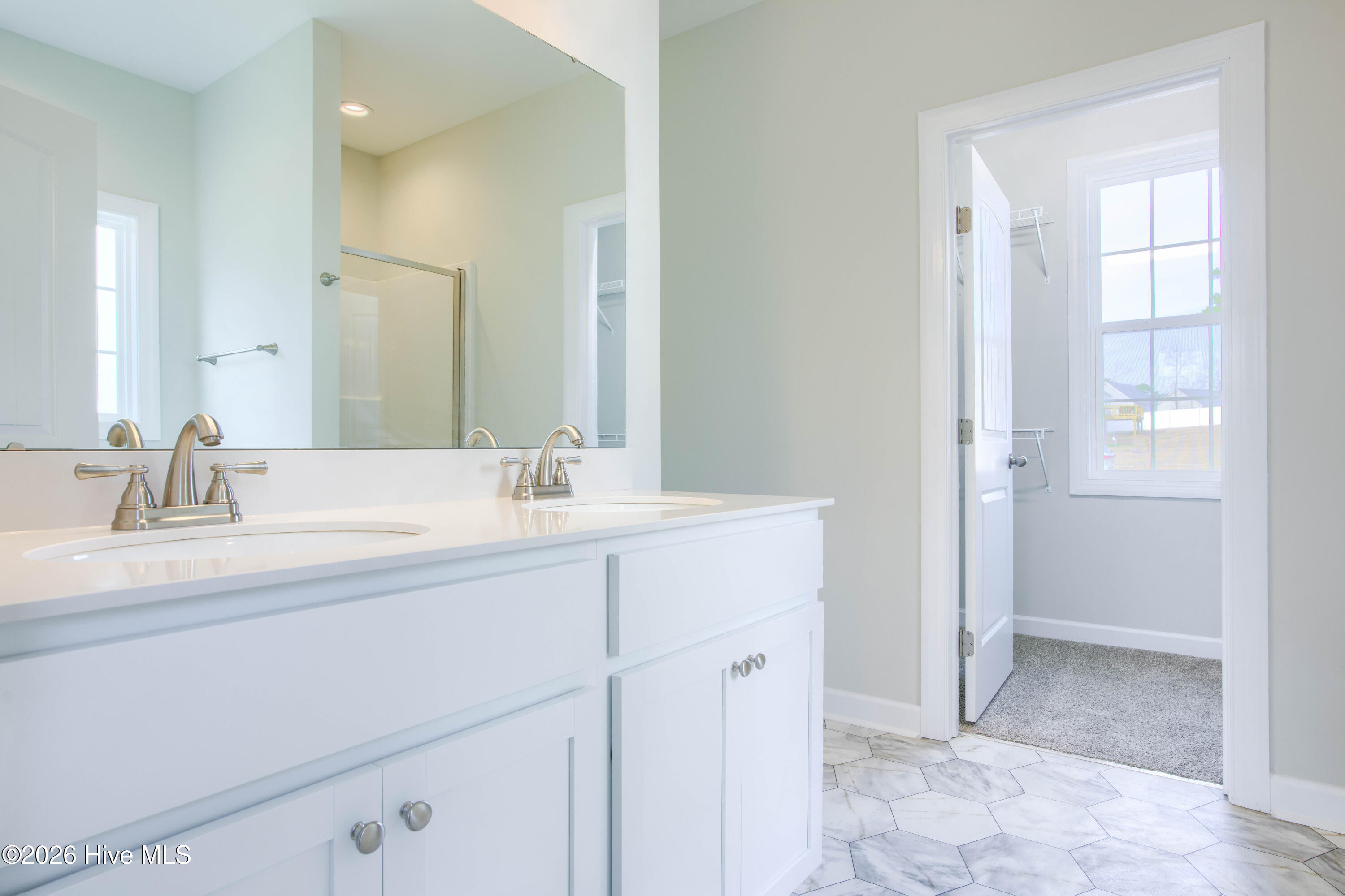 100526868 | Photo 15