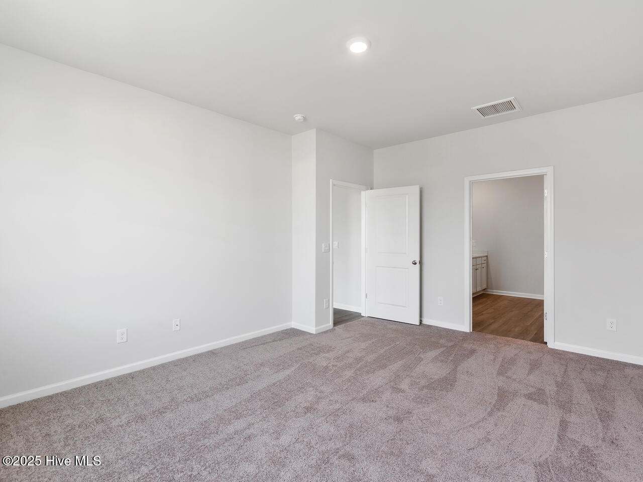 100547716 | Photo 18