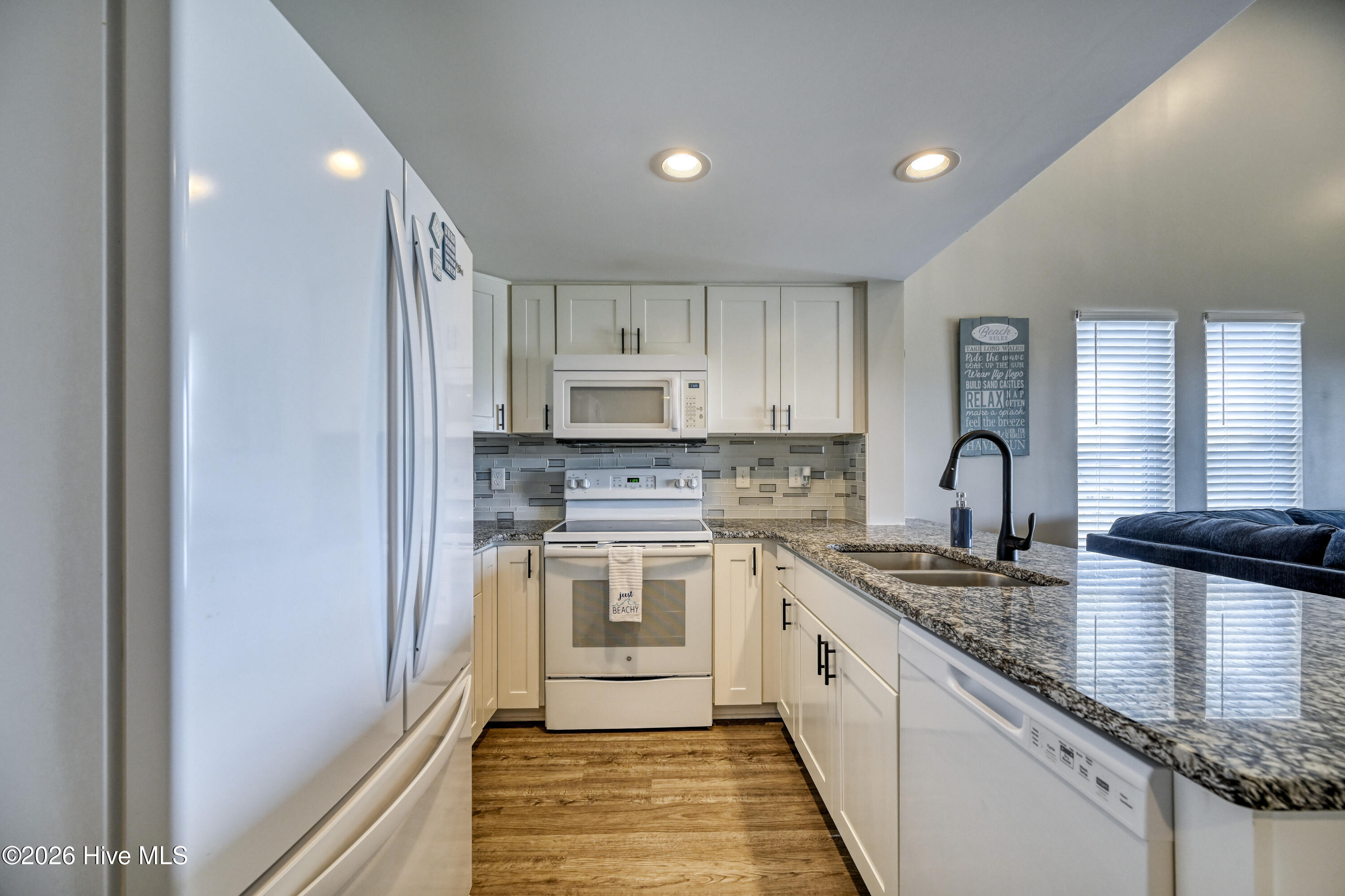 100564372 | Photo 21