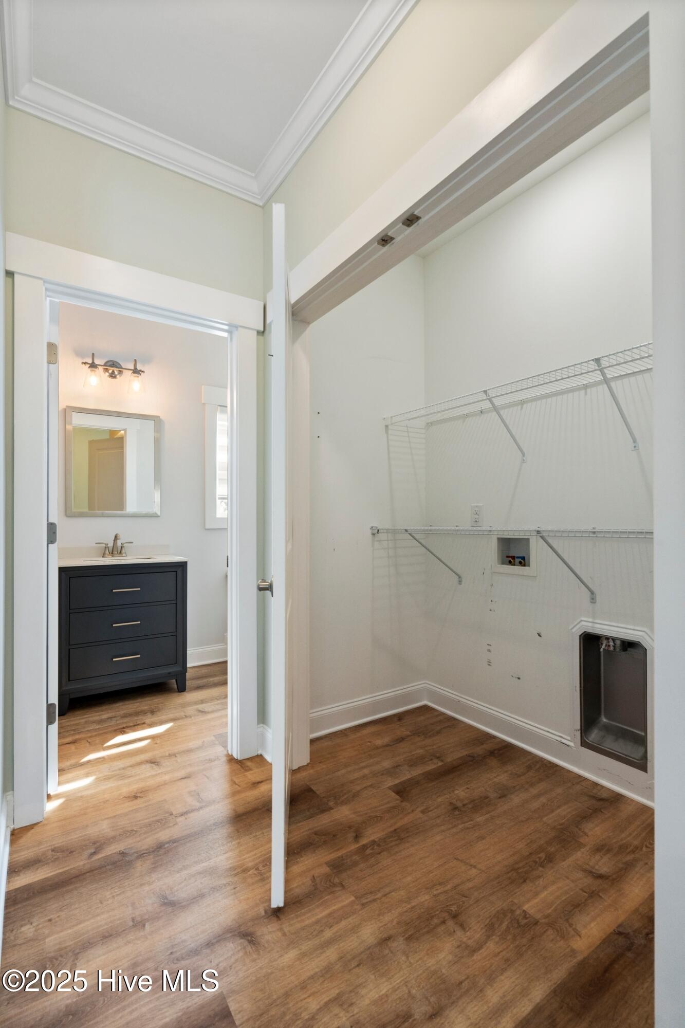 100527219 | Photo 32