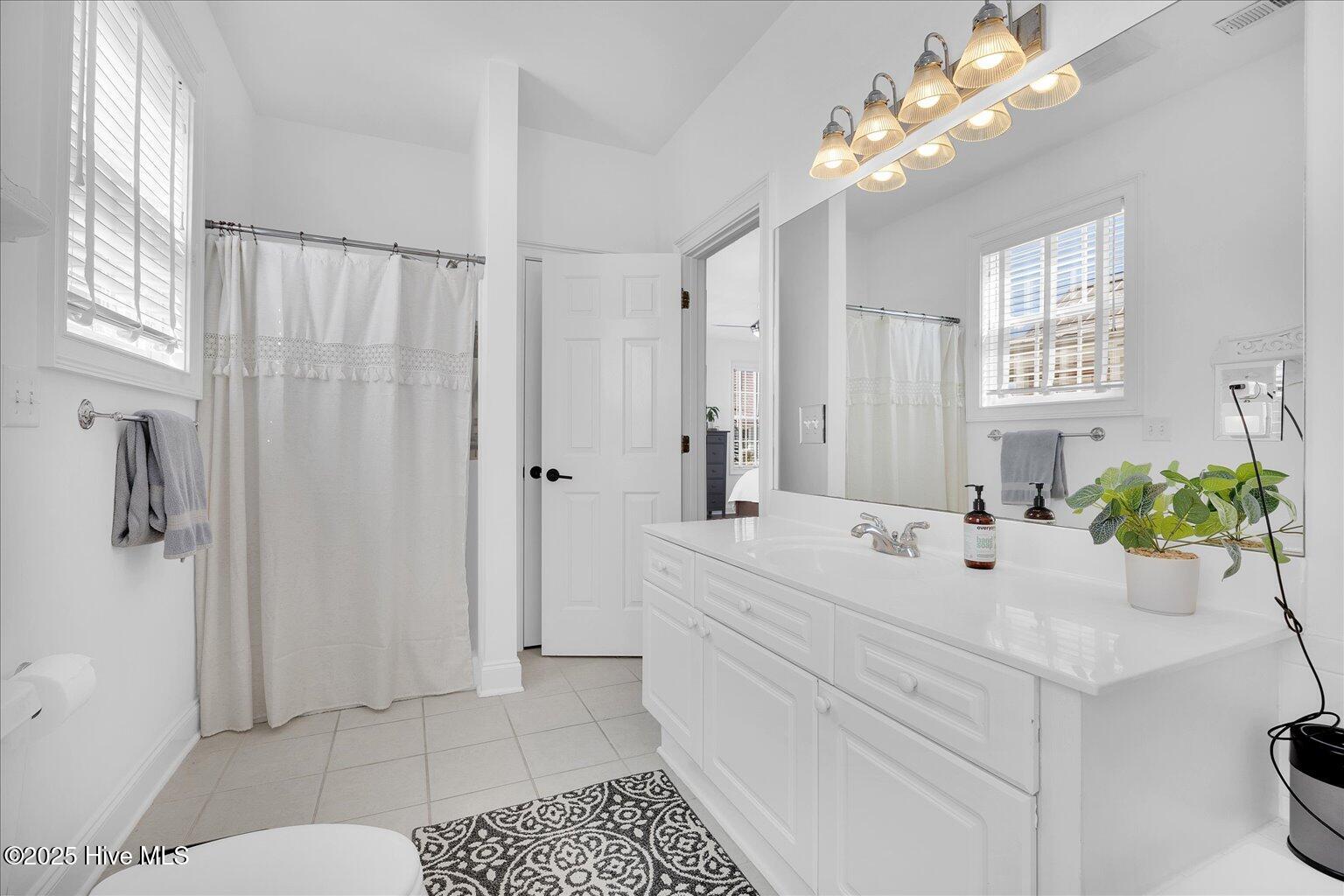 100545329 | Photo 16