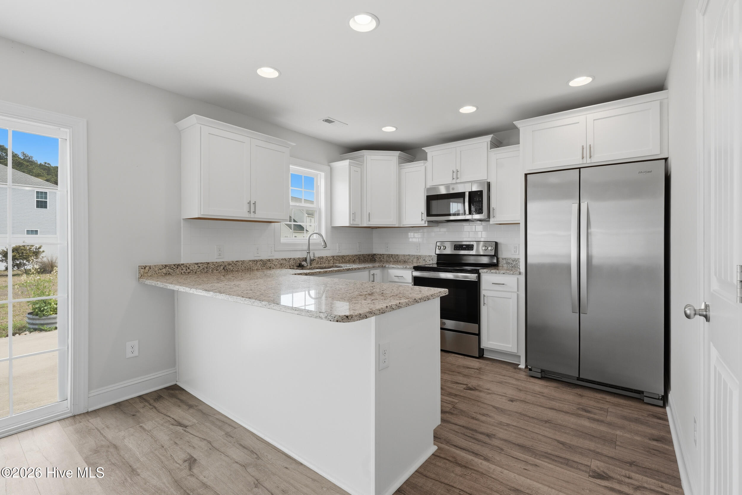 100559479 | Photo 12