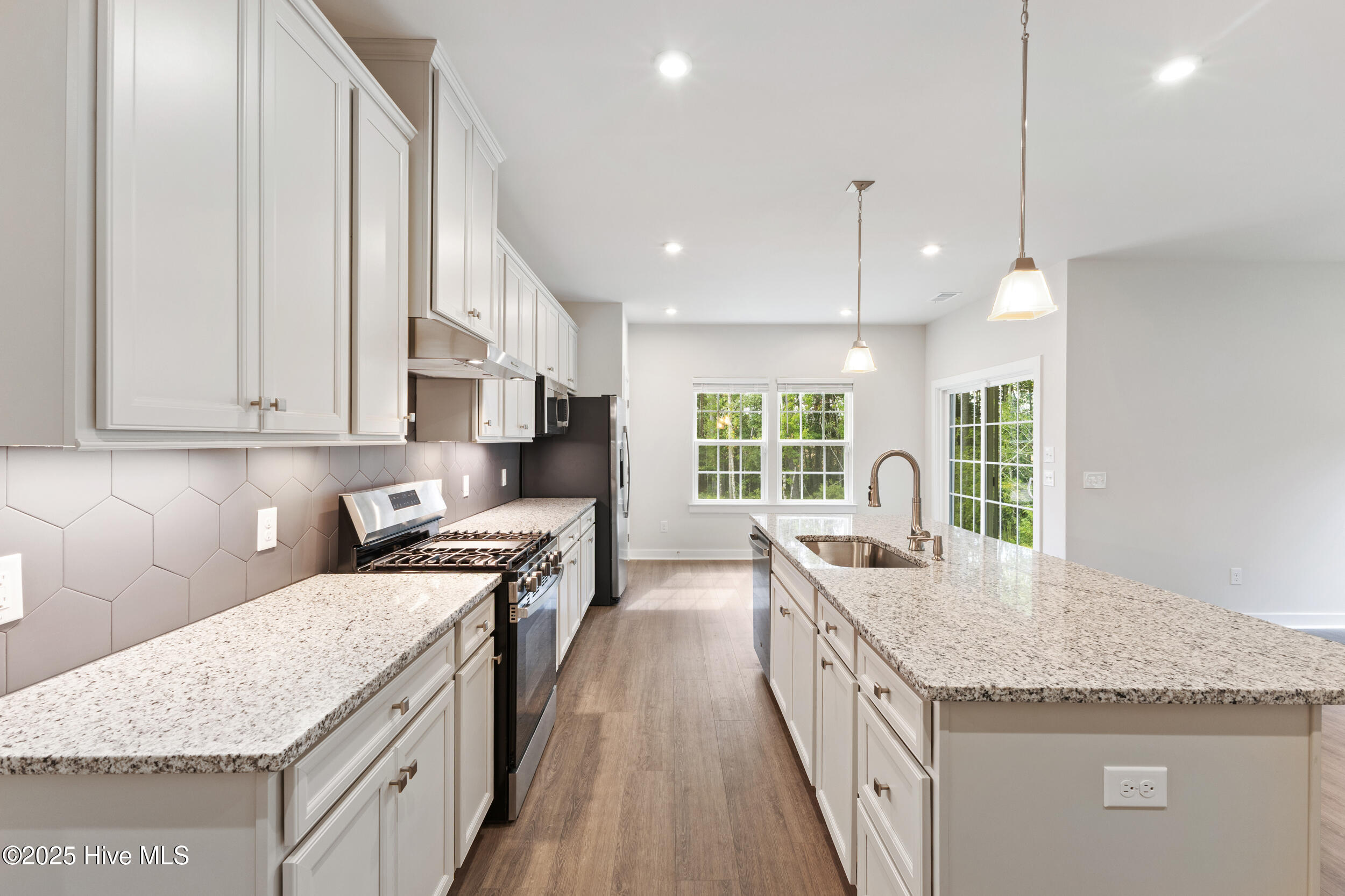 100530232 | Photo 10