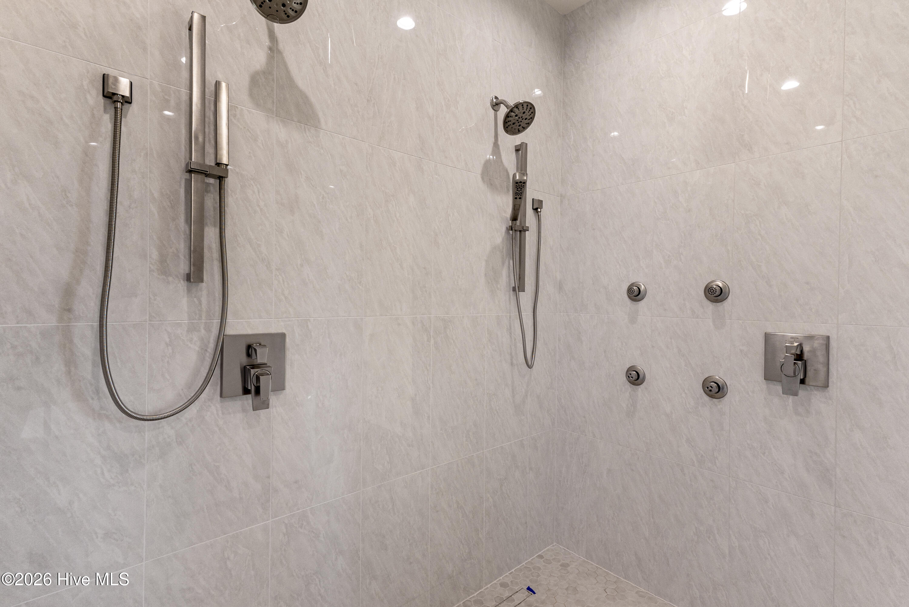 100551953 | Photo 74