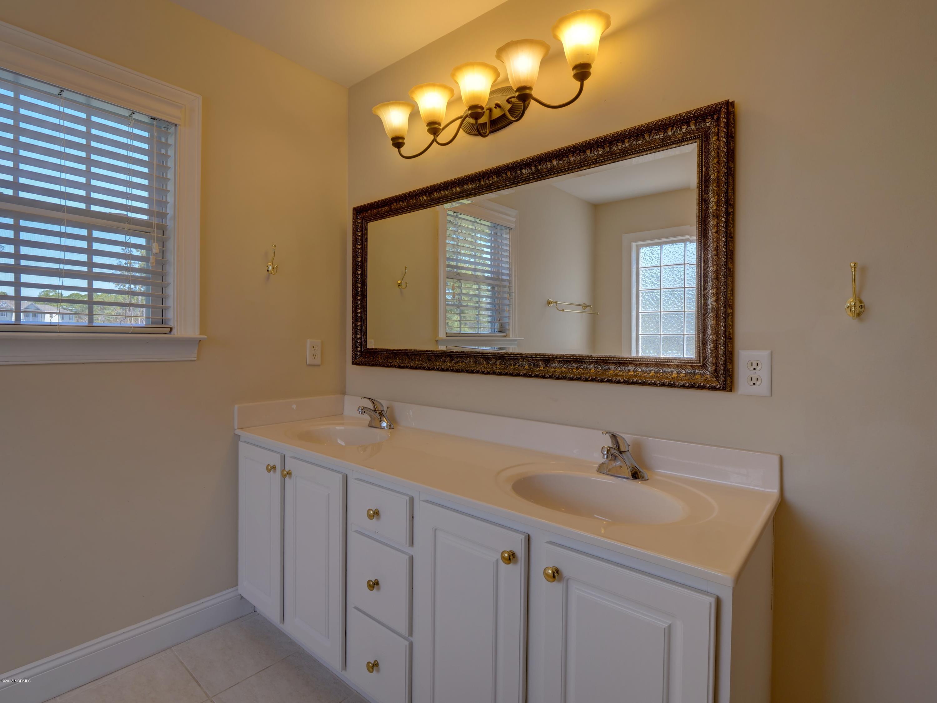 100541932 | Photo 19