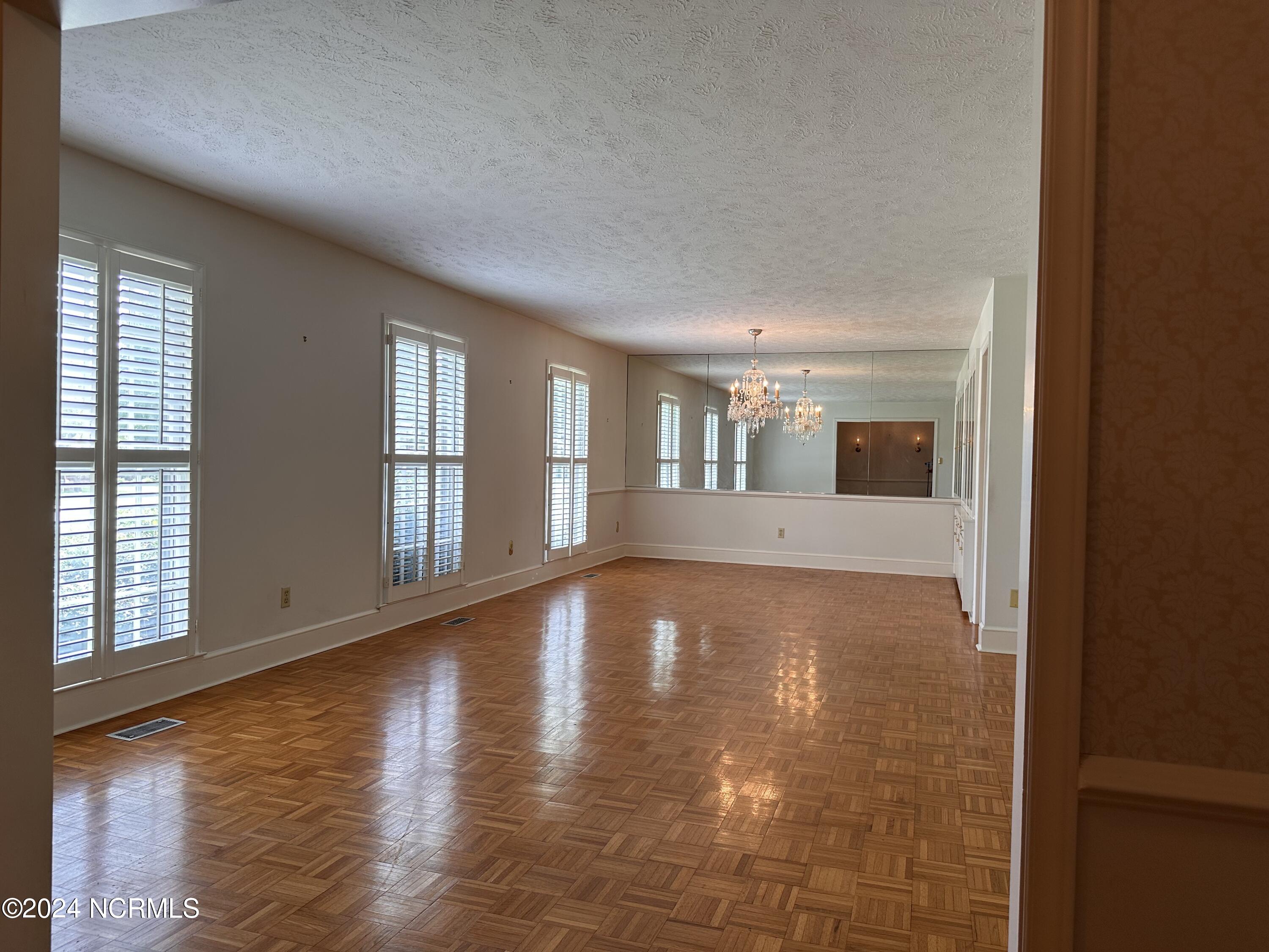 100466276 | Photo 14