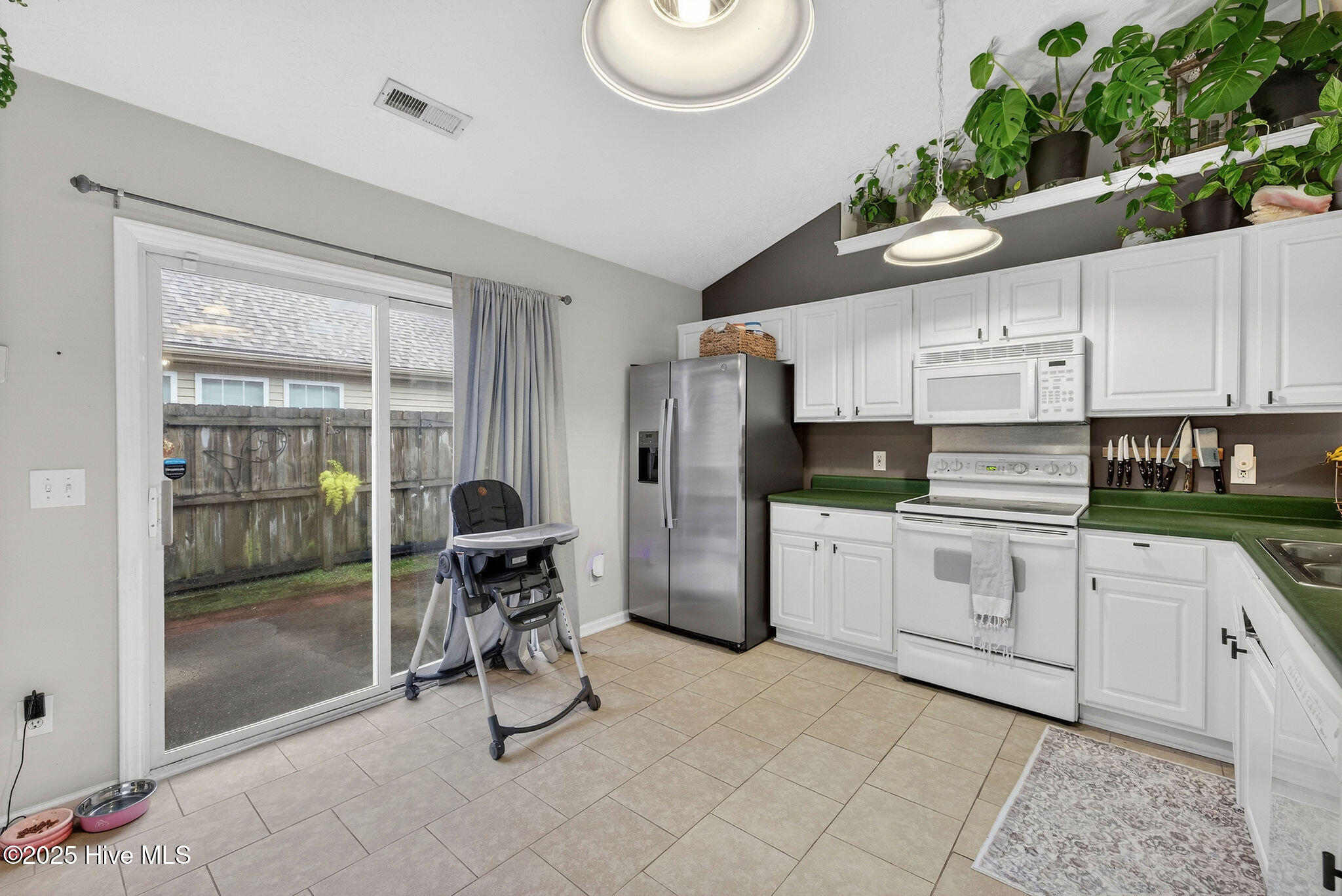 100543269 | Photo 16