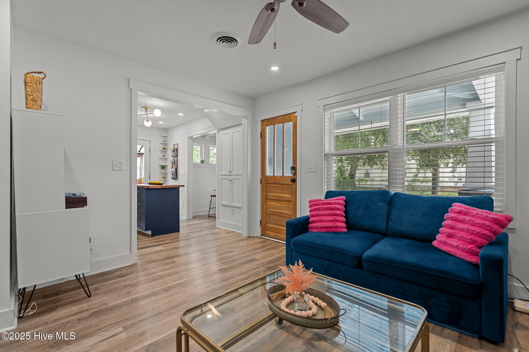 100525680 | Photo 14