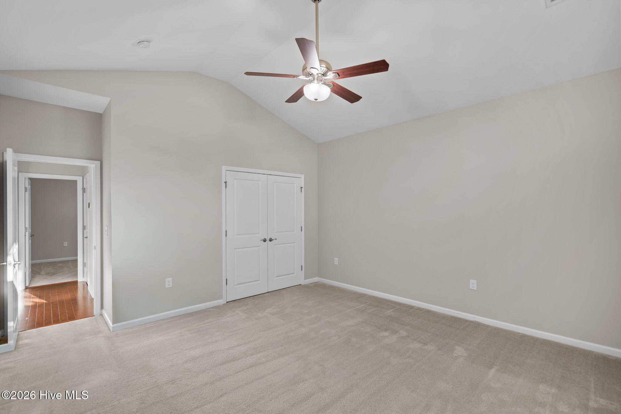 100554363 | Photo 41