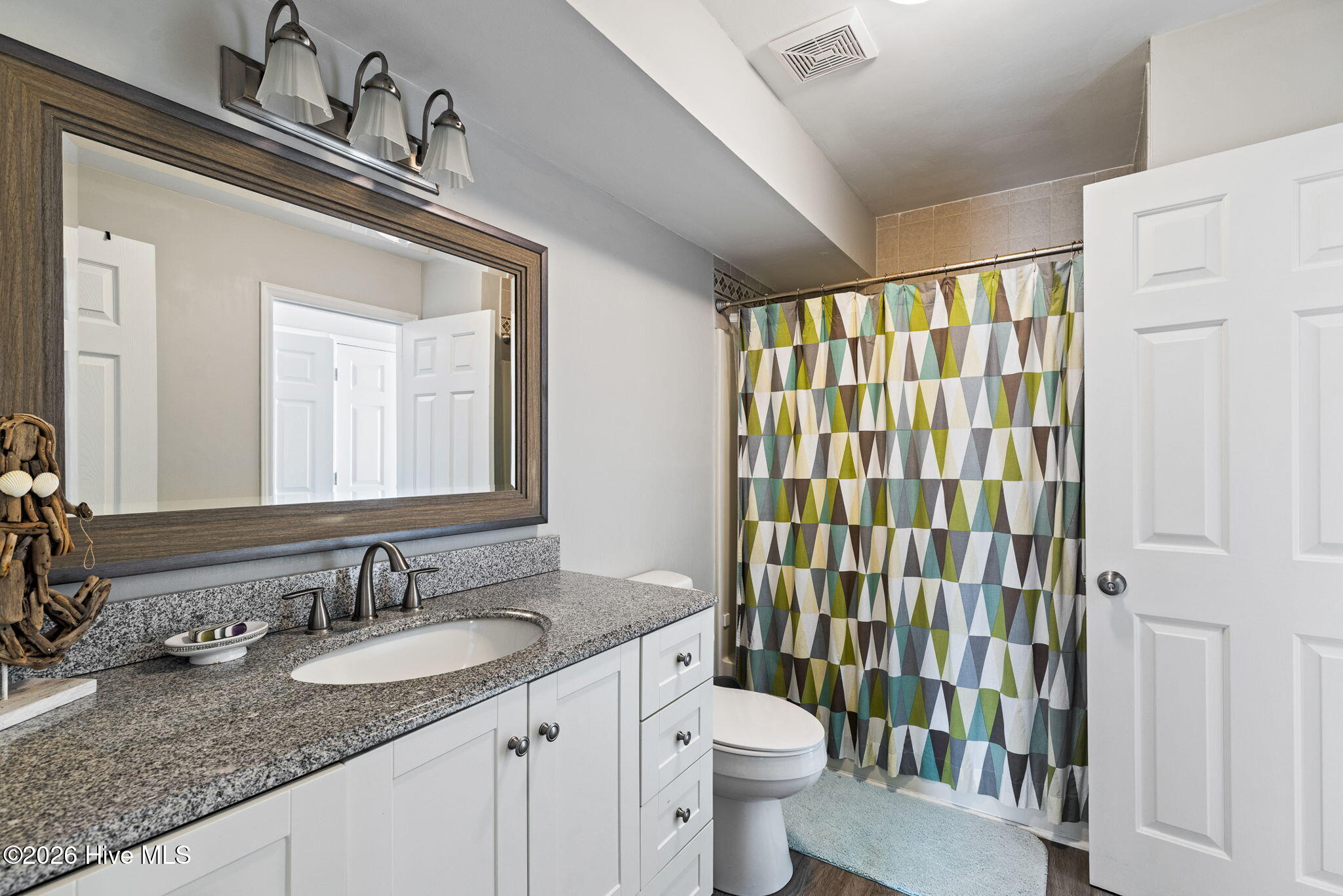 100555700 | Photo 26