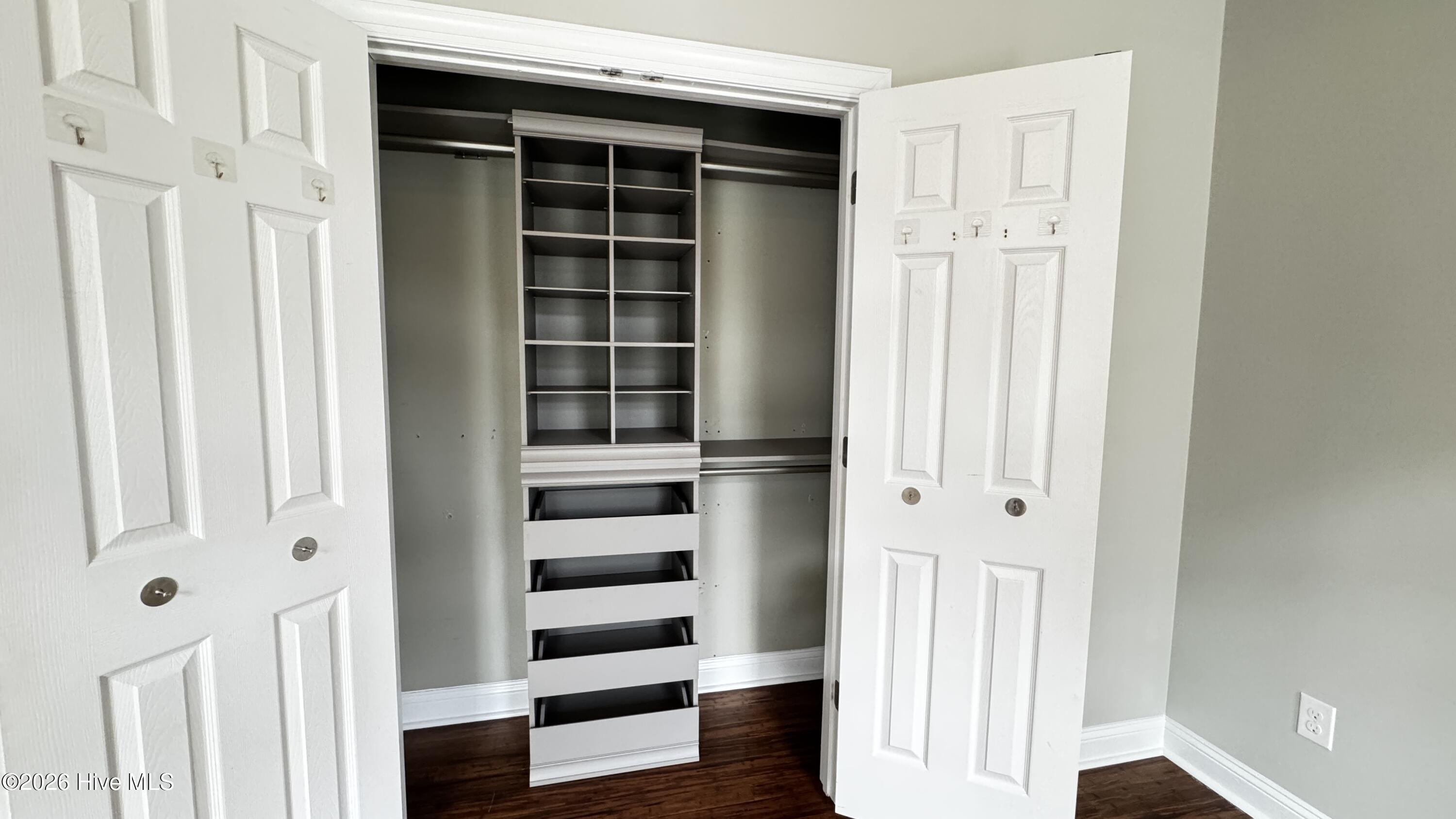 100565264 | Photo 20