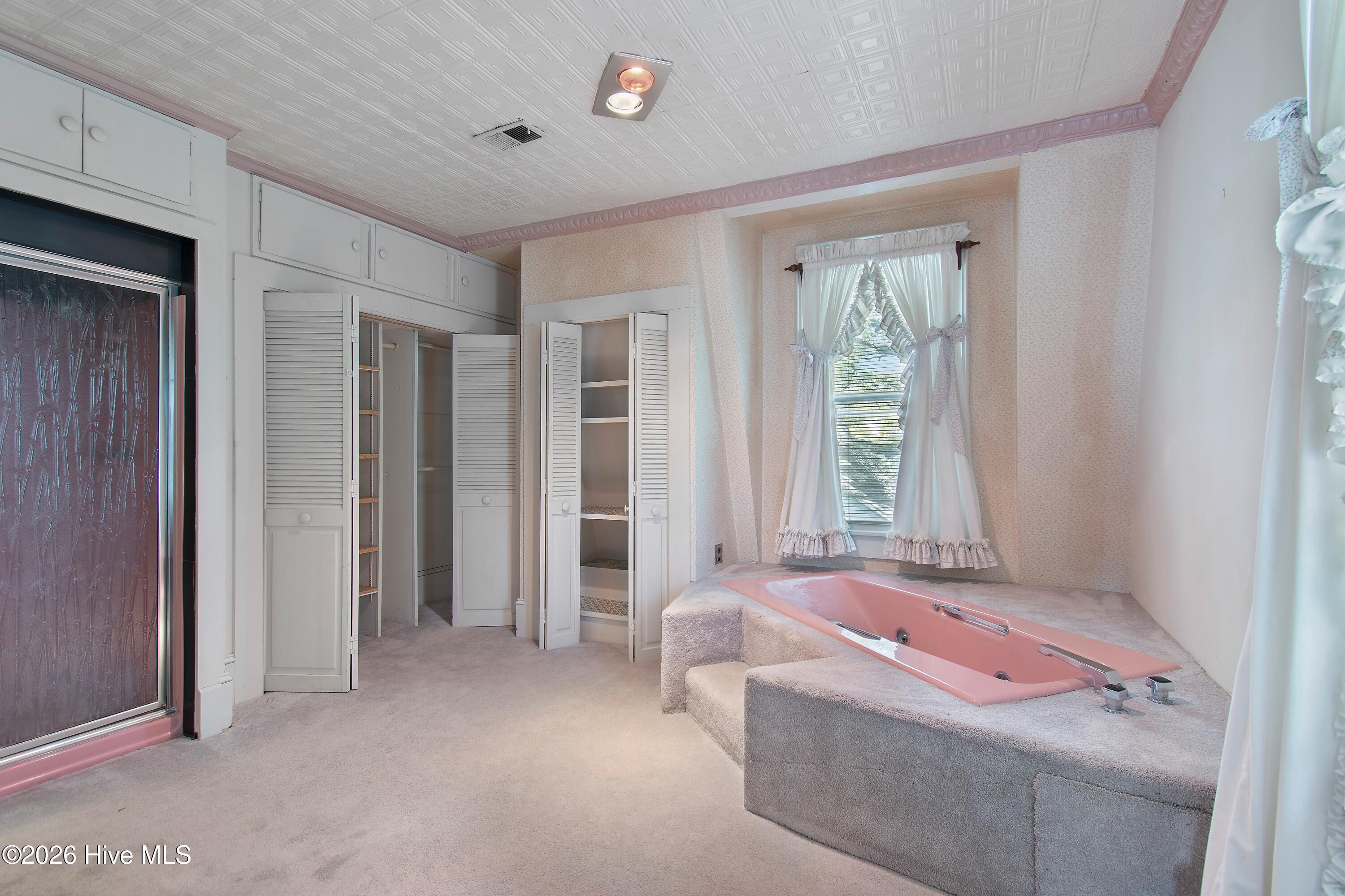 100566206 | Photo 44