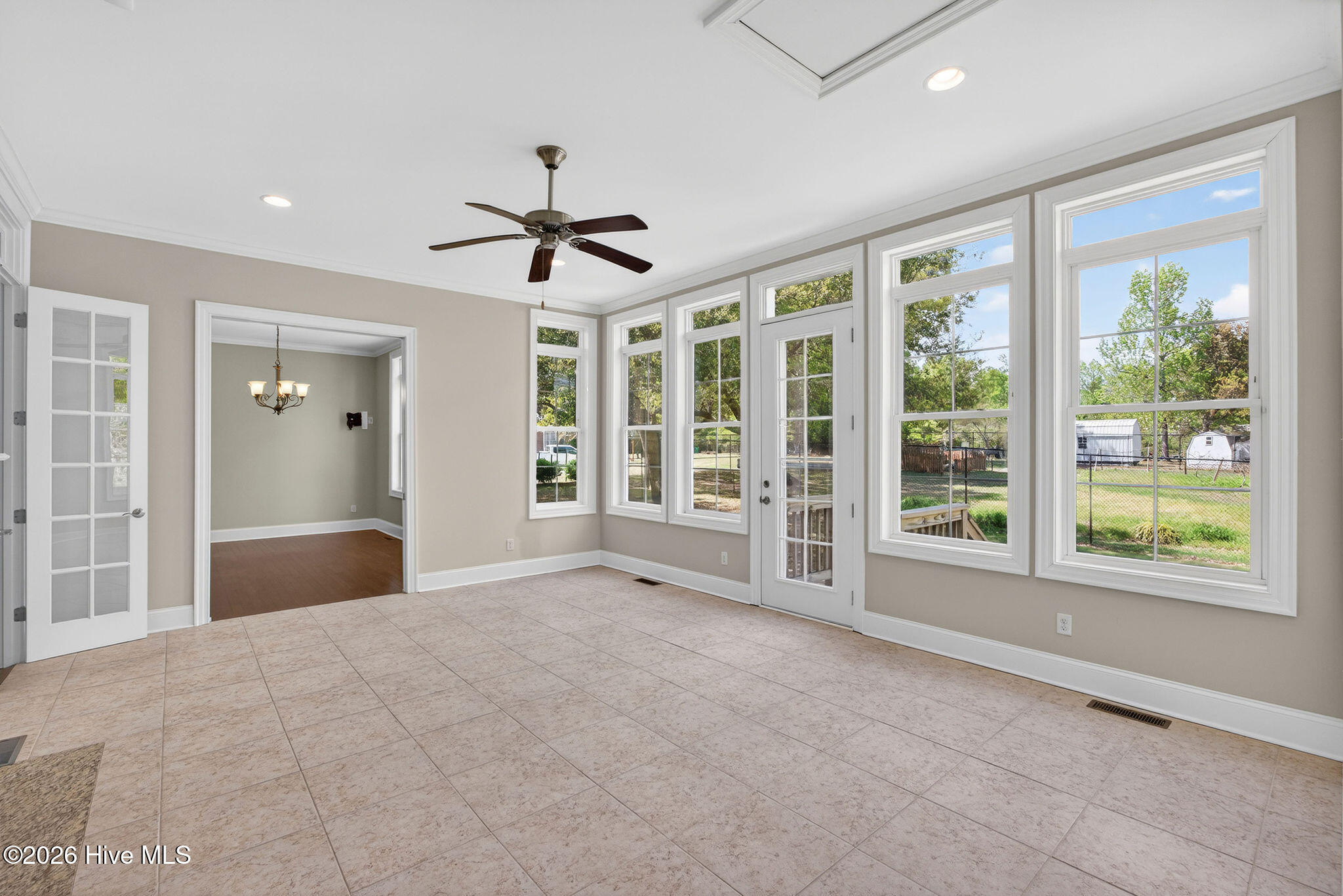 100566414 | Photo 37