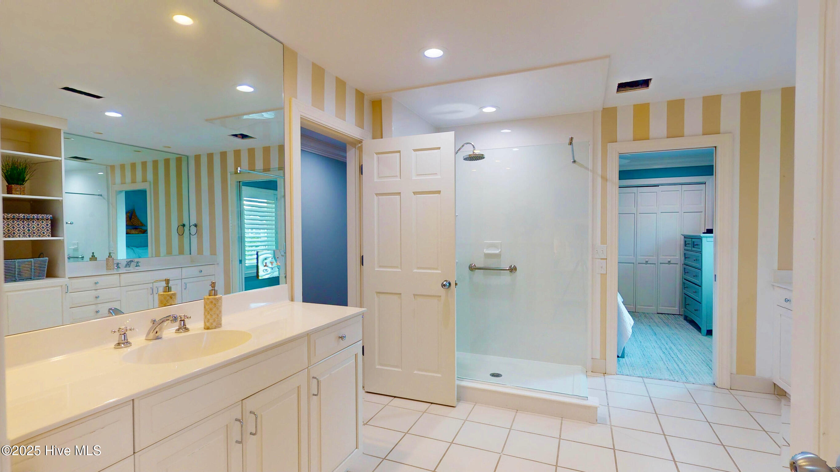 100543231 | Photo 44