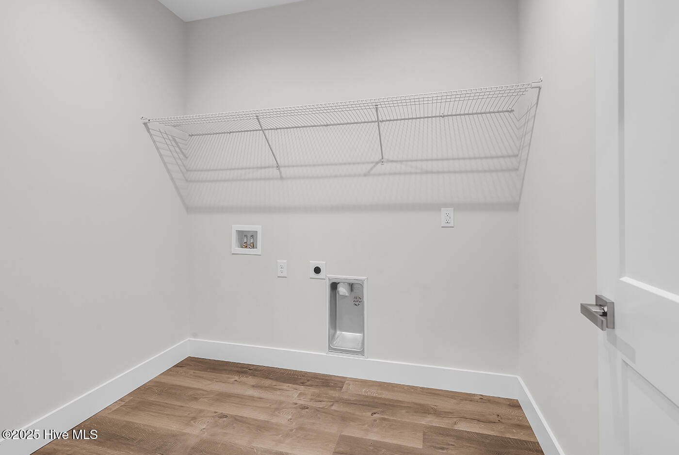 100502261 | Photo 26